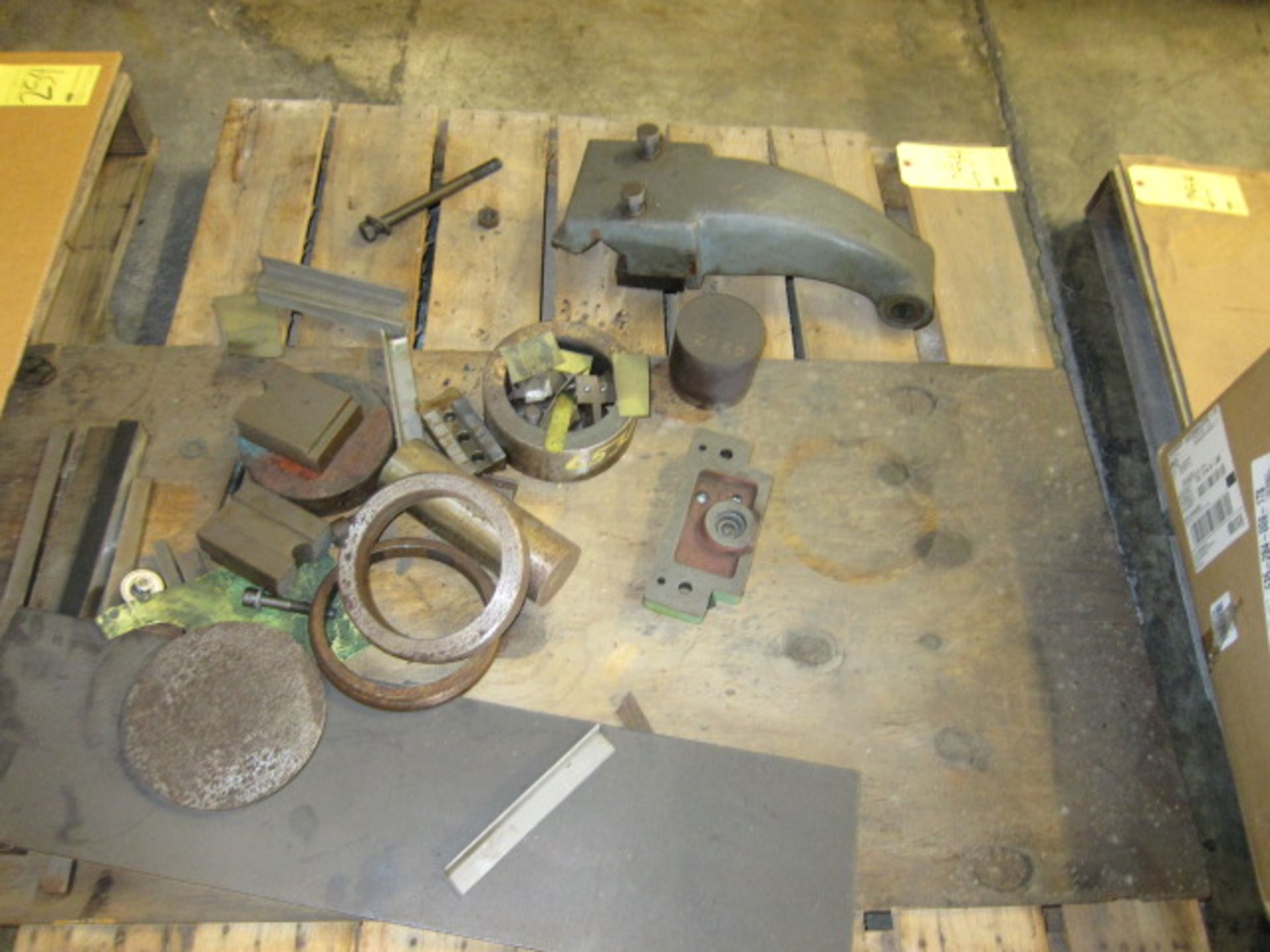 LOT CONSISTING OF: machine parts & hardware (on eight skids) - Image 4 of 9