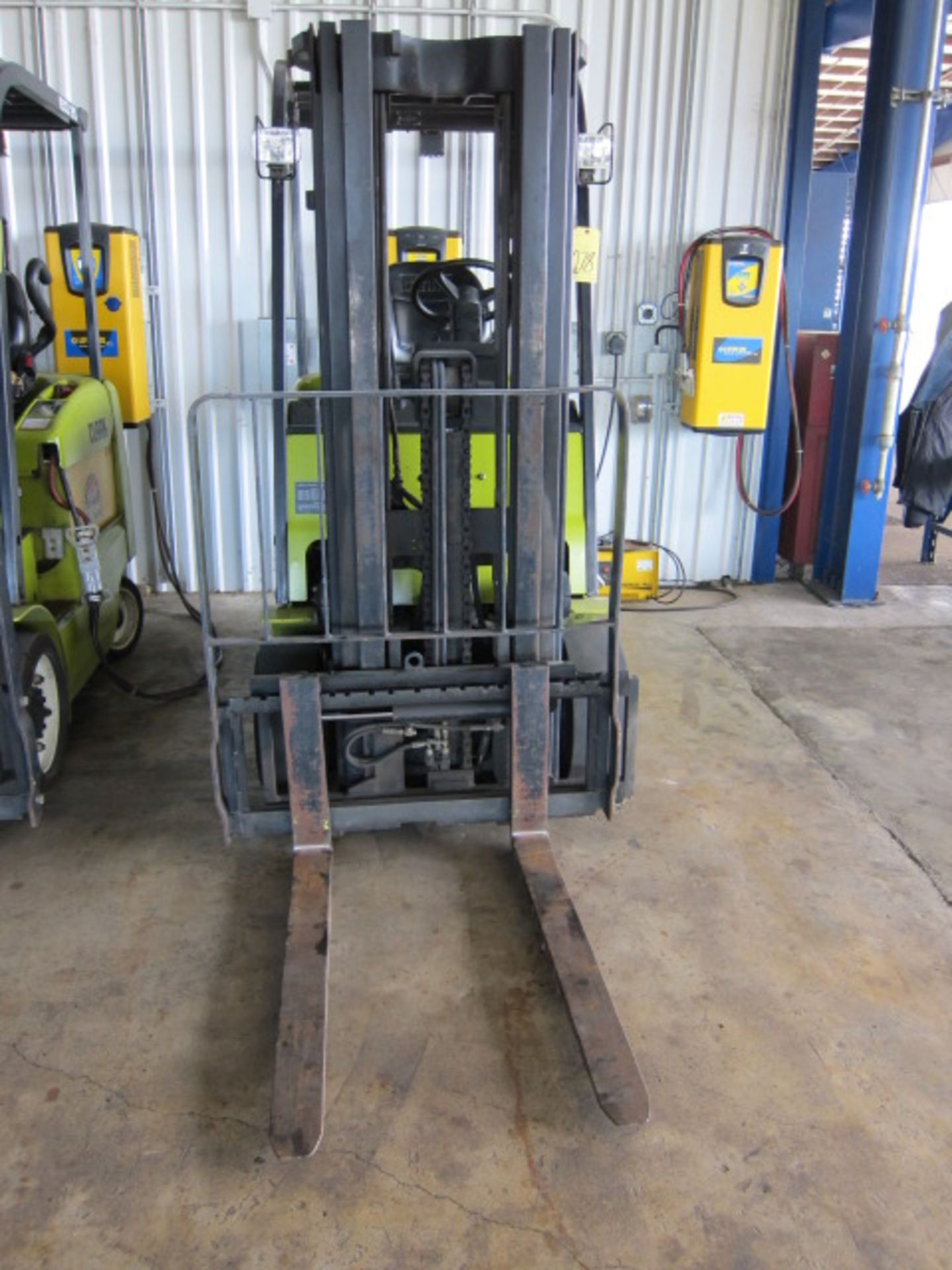 ELECTRIC FORKLIFT, CLARK 4,800 LB. CAP. MDL. ECX-25, 4,800 lb. @ 24” L.C., 189” max. lift, 42” - Image 3 of 6