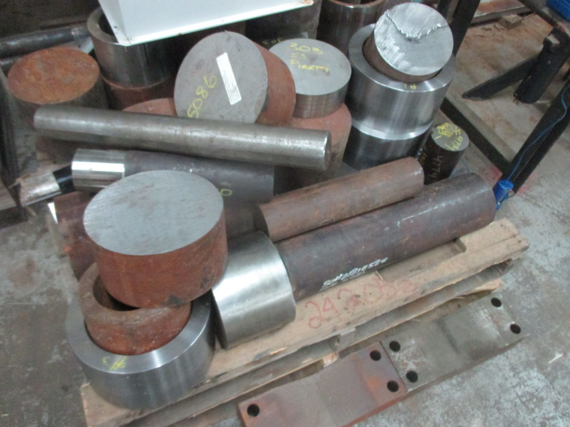 LOT OF RAW MATERIAL: barstock & shapes, in aluminum, stainless steel & mild steel grades