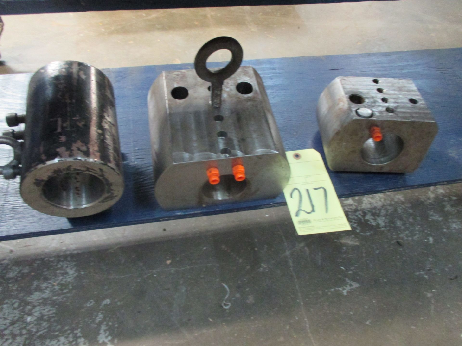 LOT OF BORING BAR HOLDERS