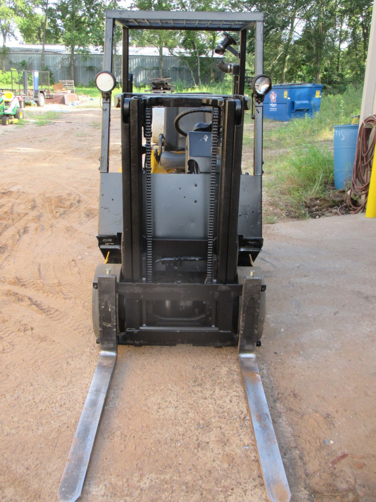 FORKLIFT, YALE 3,000 LB. CAP. MDL. GLP040, new 1999, LPG, 62" standard mast, 90" lift height, 42" - Image 2 of 4