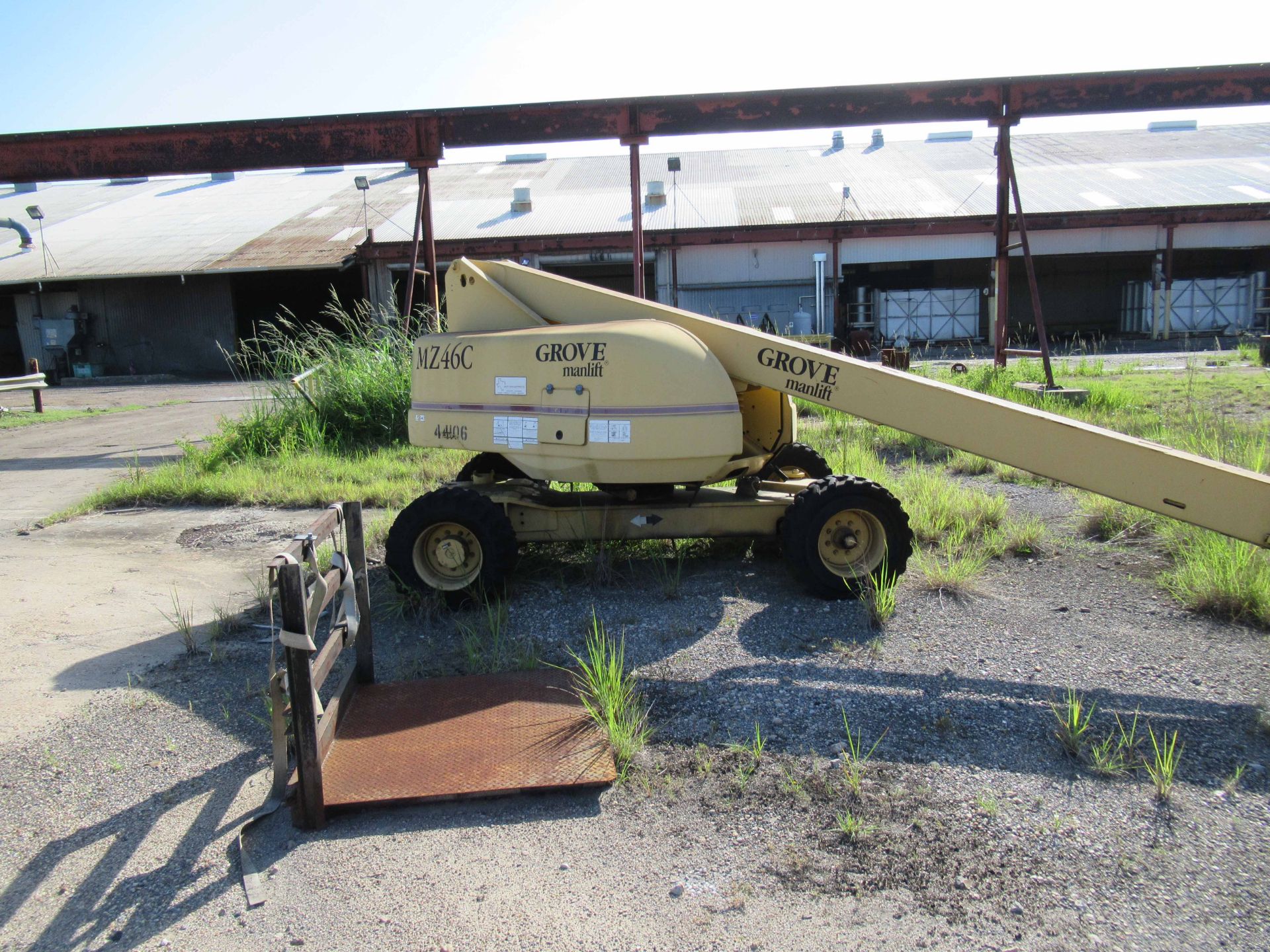 GROVE MDL. MZ46C MANLIFT, new 1997, 40’ max. travel height, 500 lbs. max load. Steel toe shoes,