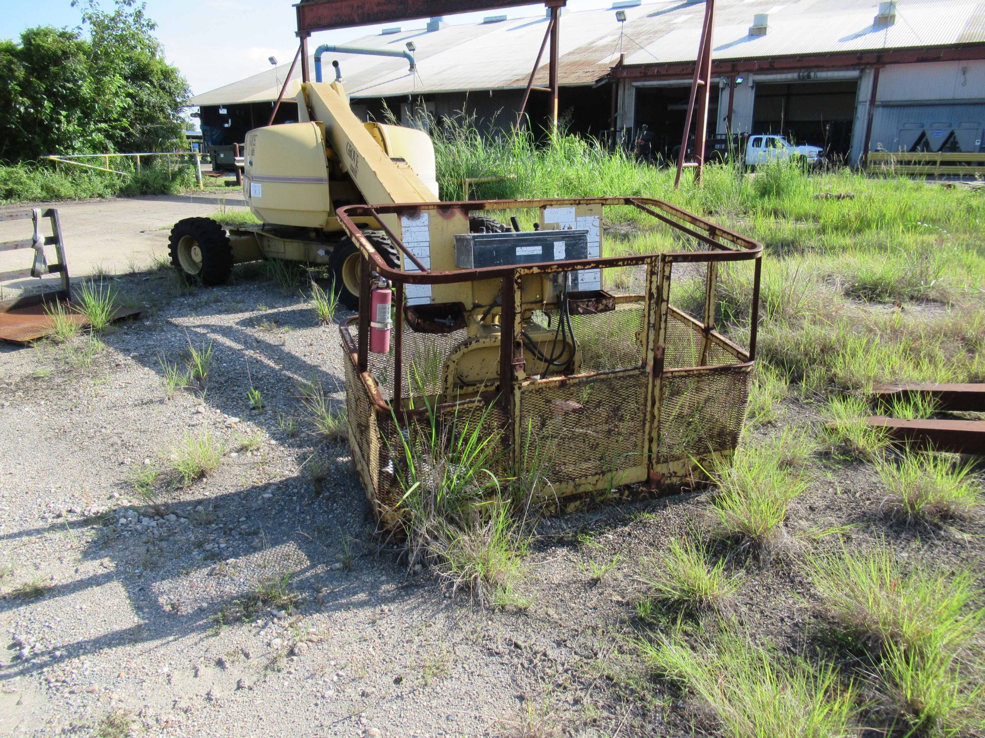 GROVE MDL. MZ46C MANLIFT, new 1997, 40’ max. travel height, 500 lbs. max load. Steel toe shoes, - Image 5 of 7