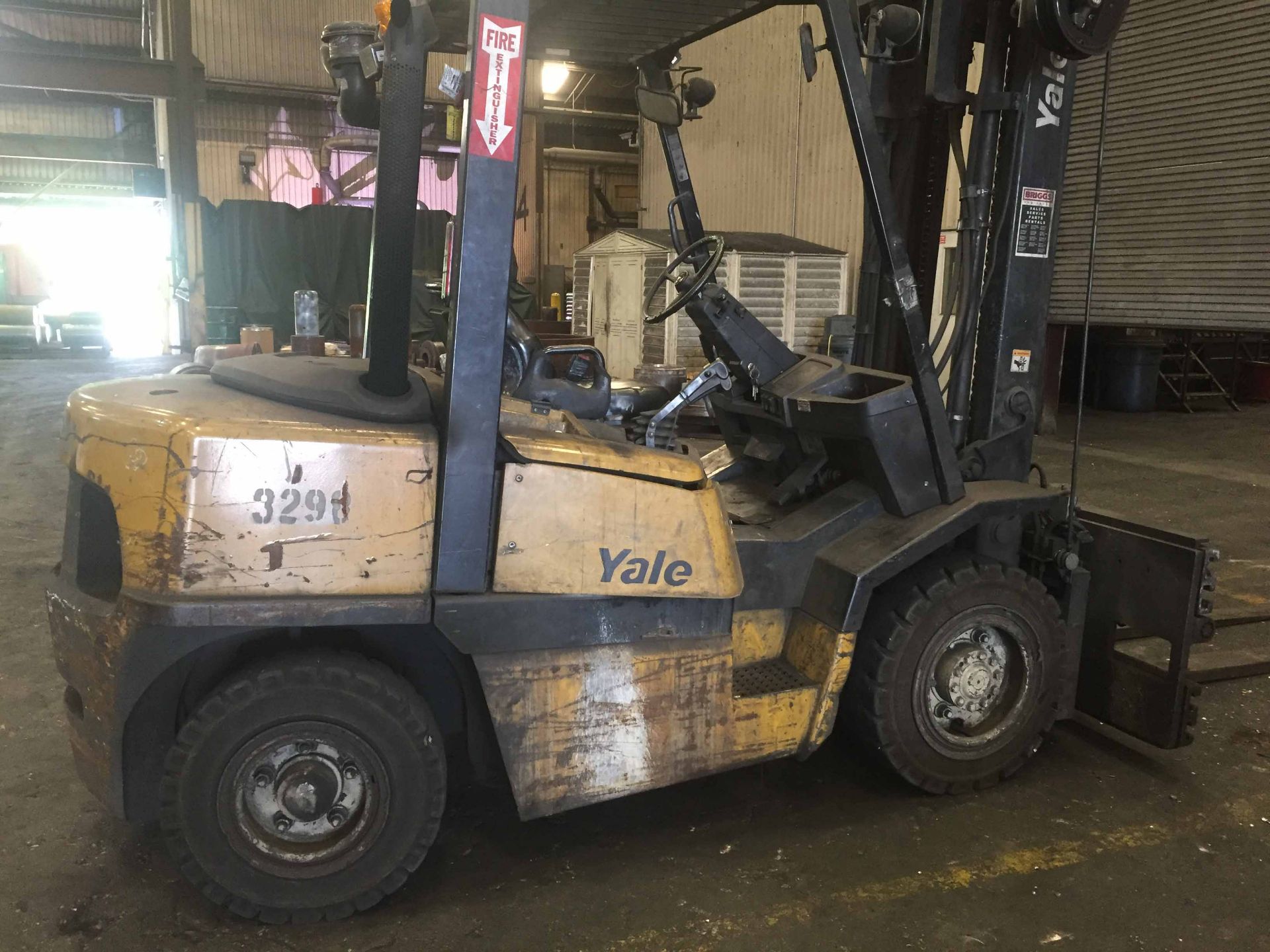 YALE 8,000 LB. CAP. MDL. GDP080LJNPB097 FORKLIFT, 2-stage mast, 145” max. lift ht., side shift,