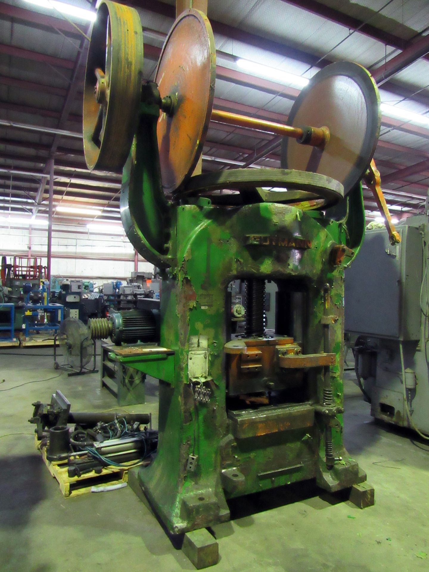 GUTMANN 150 T. CAP. FRICTION SCREW TYPE FORGING PRESS, 23.5” x 25” bed, 10” stroke, 16” daylight, 6” - Image 3 of 7