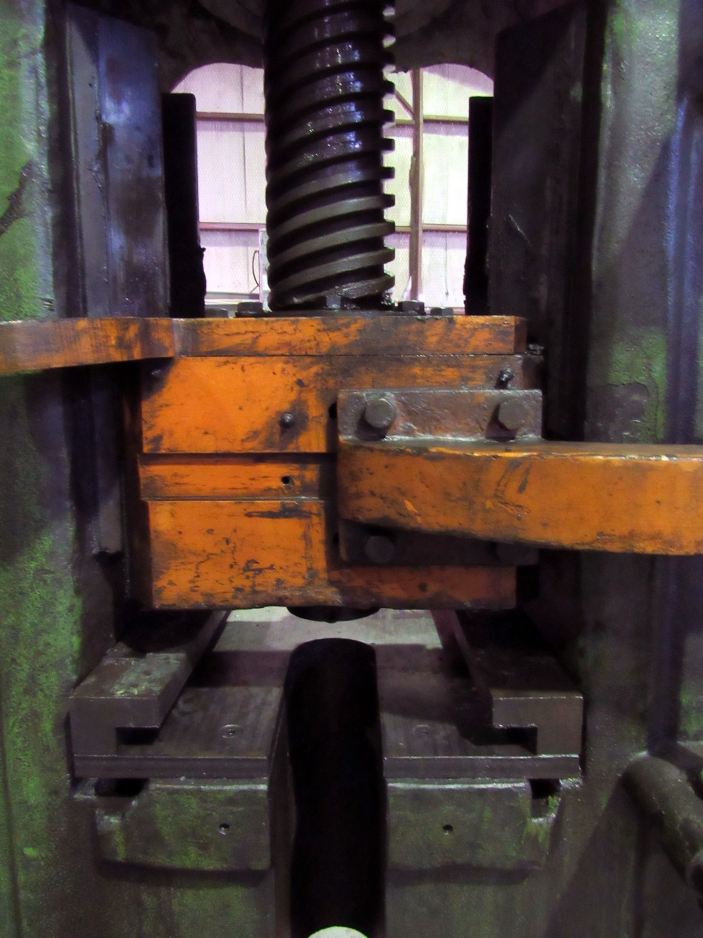 GUTMANN 100 T. CAP. FRICTION SCREW TYPE FORGING PRESS, 19.75” x 19.75” bed, 10” stroke, 16” - Image 6 of 7