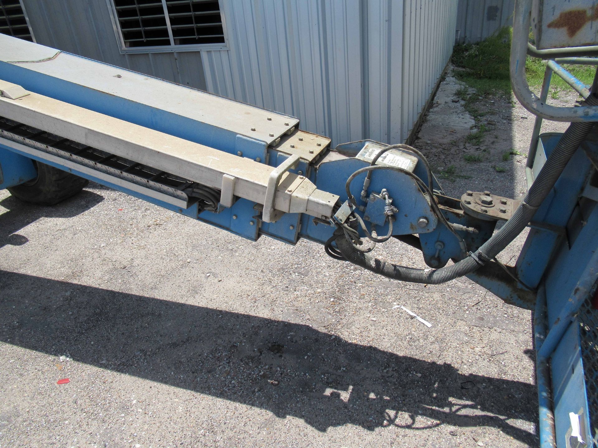 GENIE MDL. S60 MANLIFT, new 2000, 60’ ht. platform, 51’-3” max. platform reach, 500 lbs. rated - Image 4 of 8