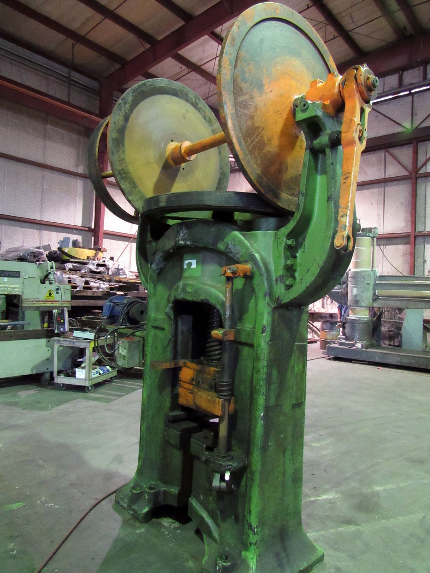 GUTMANN 100 T. CAP. FRICTION SCREW TYPE FORGING PRESS, 19.75” x 19.75” bed, 10” stroke, 16” - Image 3 of 7