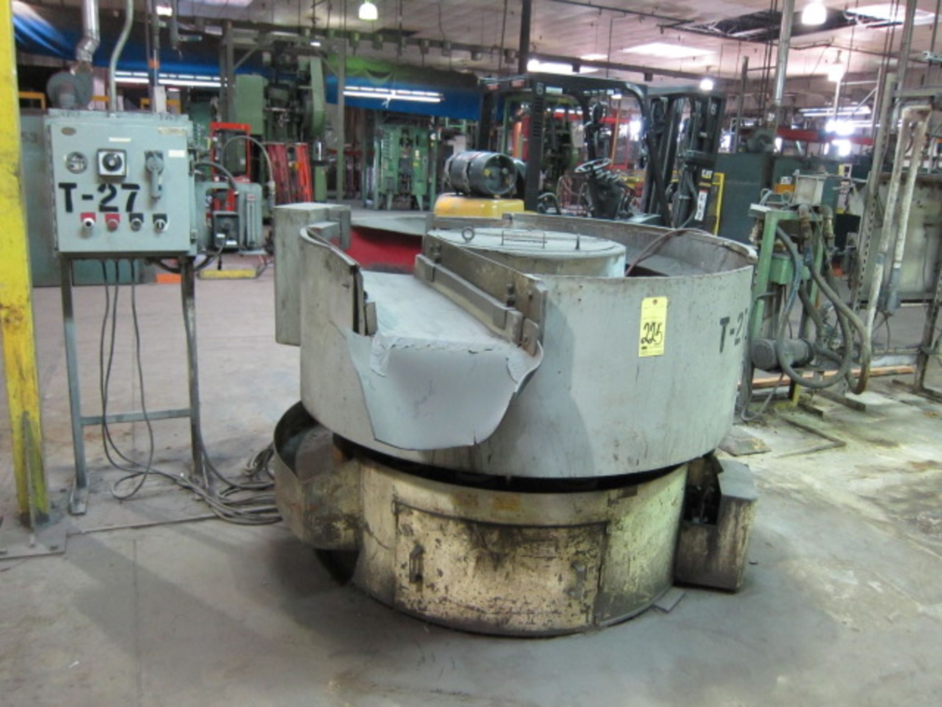 VIBRATORY FINISHER, VIBTECH, approx. 10 cu. ft., air operated dam, compound injection system,