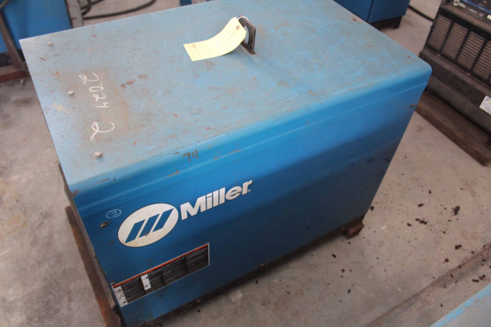 WELDING MACHINE, MILLER MDL. DIMENSION 452, S/N LG010090C - Image 2 of 4