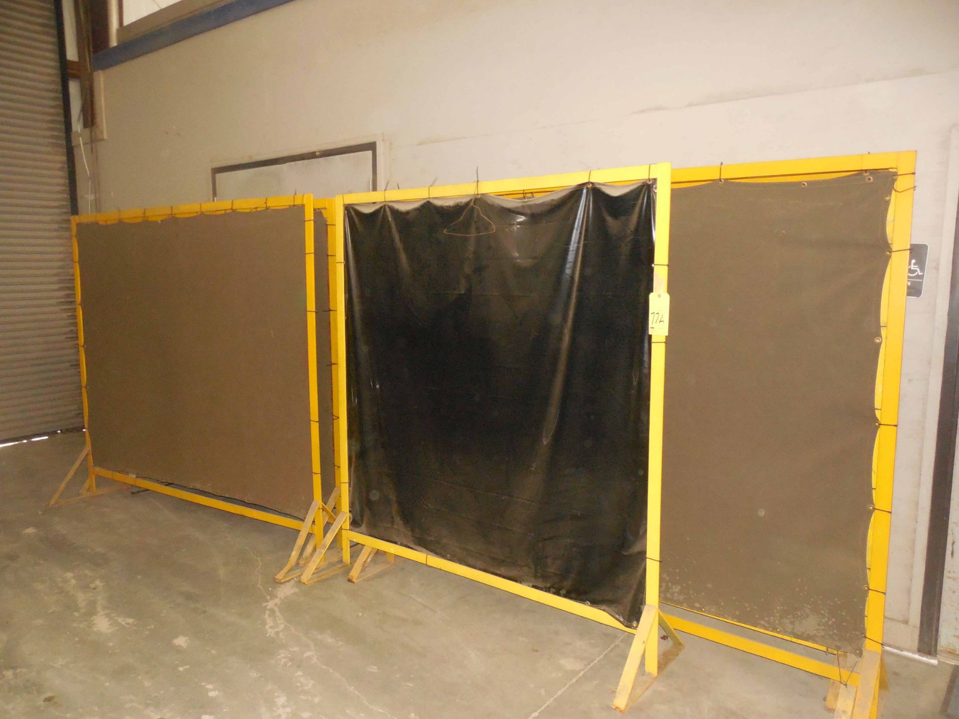 LOT OF WELDING SCREENS