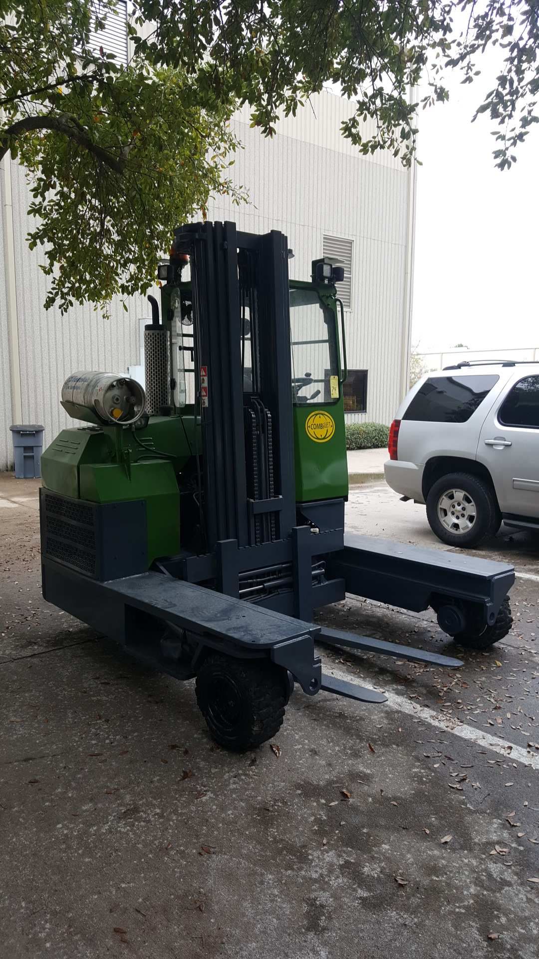 FORKLIFT, COMBILIFT 8,000 LB. CAP. MDL. C8000, LPG engine, less than 1,700 H.O.M., S/N 9400 (tank - Image 2 of 5