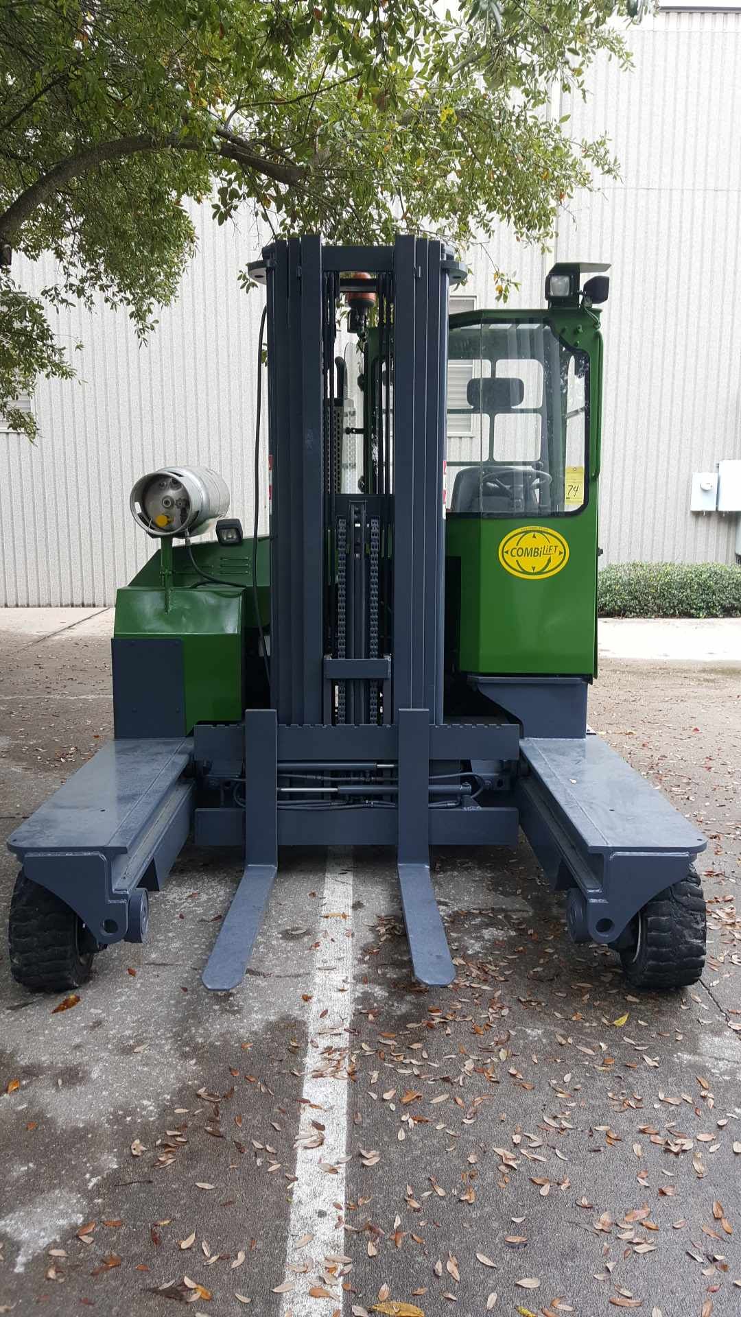 FORKLIFT, COMBILIFT 8,000 LB. CAP. MDL. C8000, LPG engine, less than 1,700 H.O.M., S/N 9400 (tank - Image 3 of 5