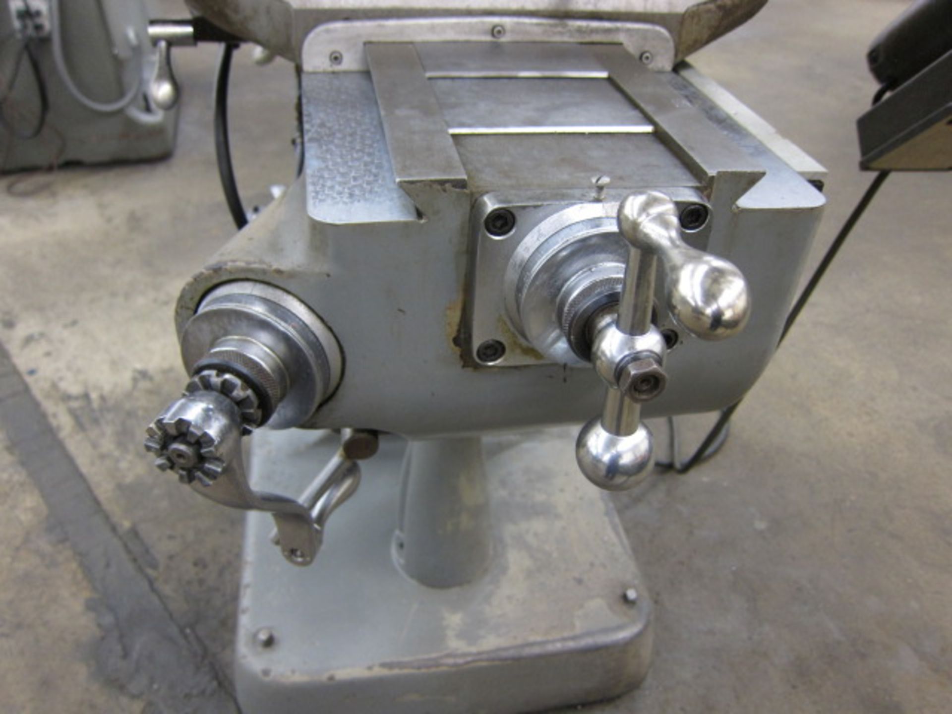 VERTICAL TURRET MILL, BRIDGEPORT SERIES I, 9” x 42” table, long. pwr. feed, 2 HP variable spd. head, - Image 6 of 6