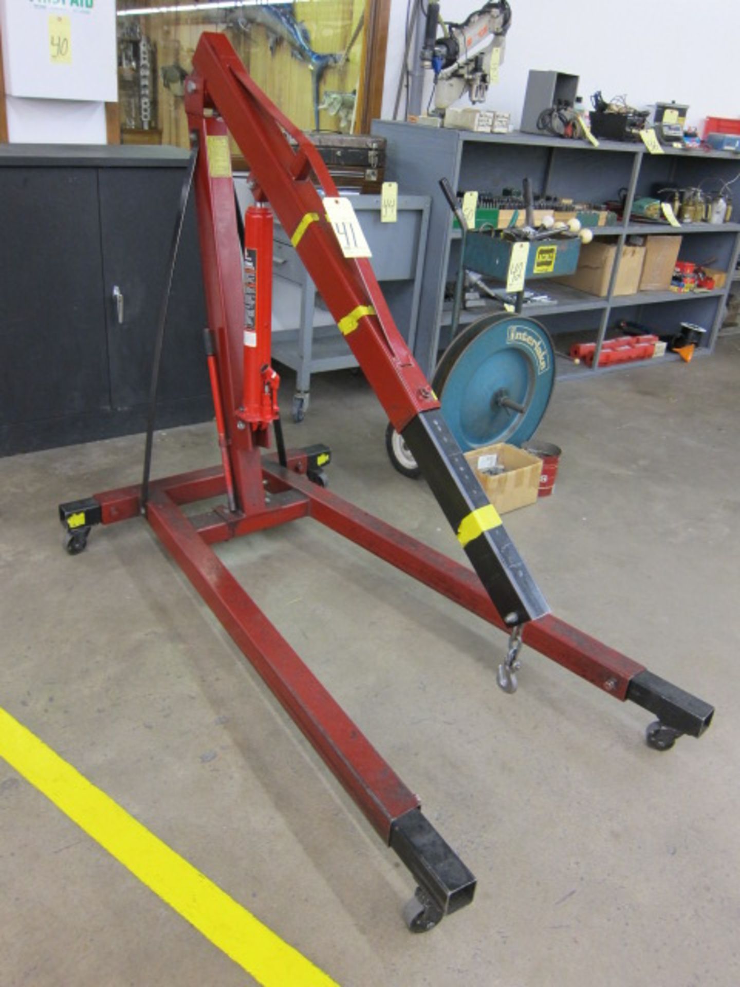 HYDRAULIC SHOP CRANE, BIG RED 3 T. CAP.