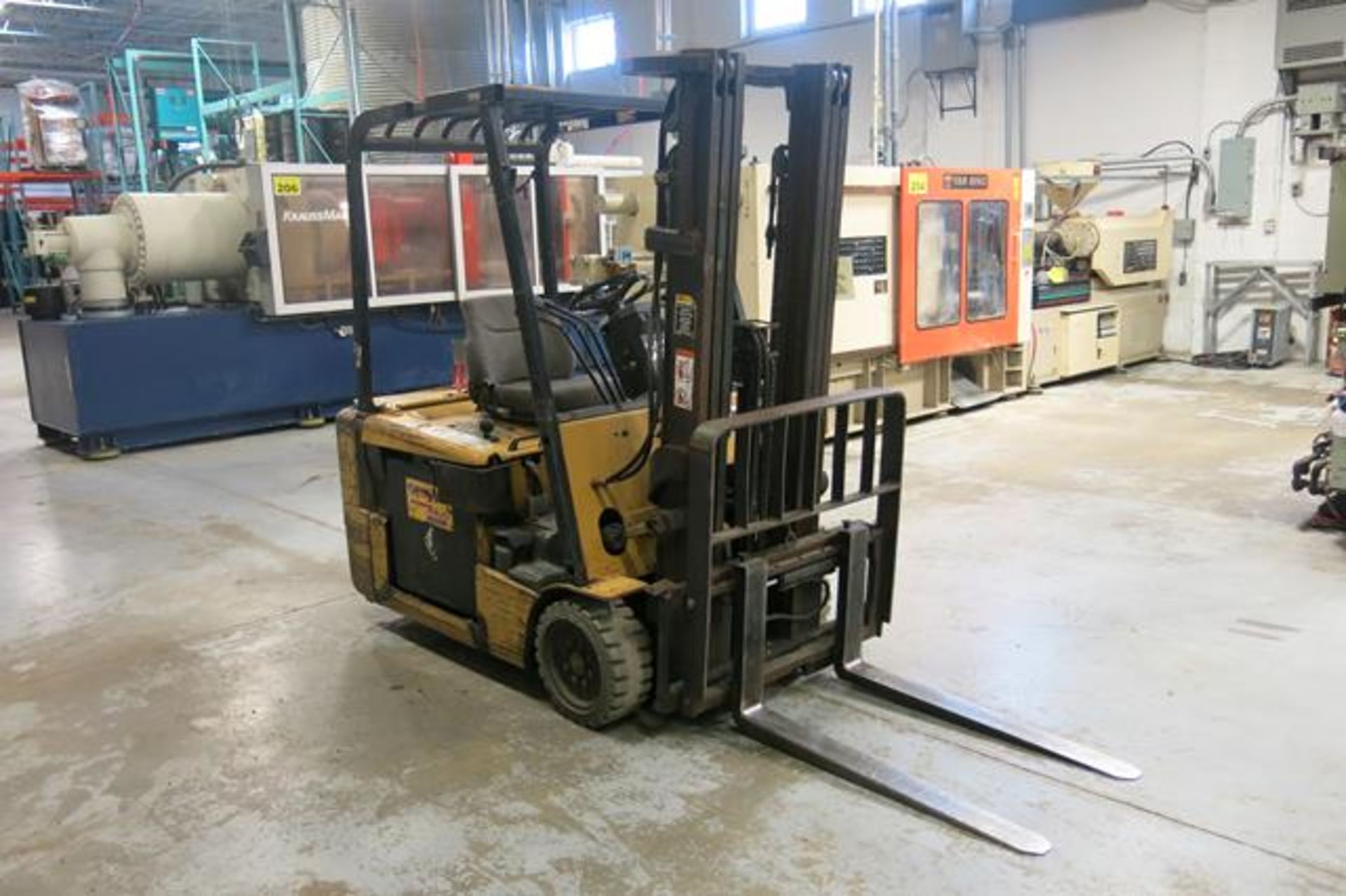 CATERPILLAR, EP20KT, 3,700 LBS., 3 STAGE, 3-WHEEL, BATTERY POWERED, FORKLIFT, SIDESHIFT, 188" - Image 7 of 13