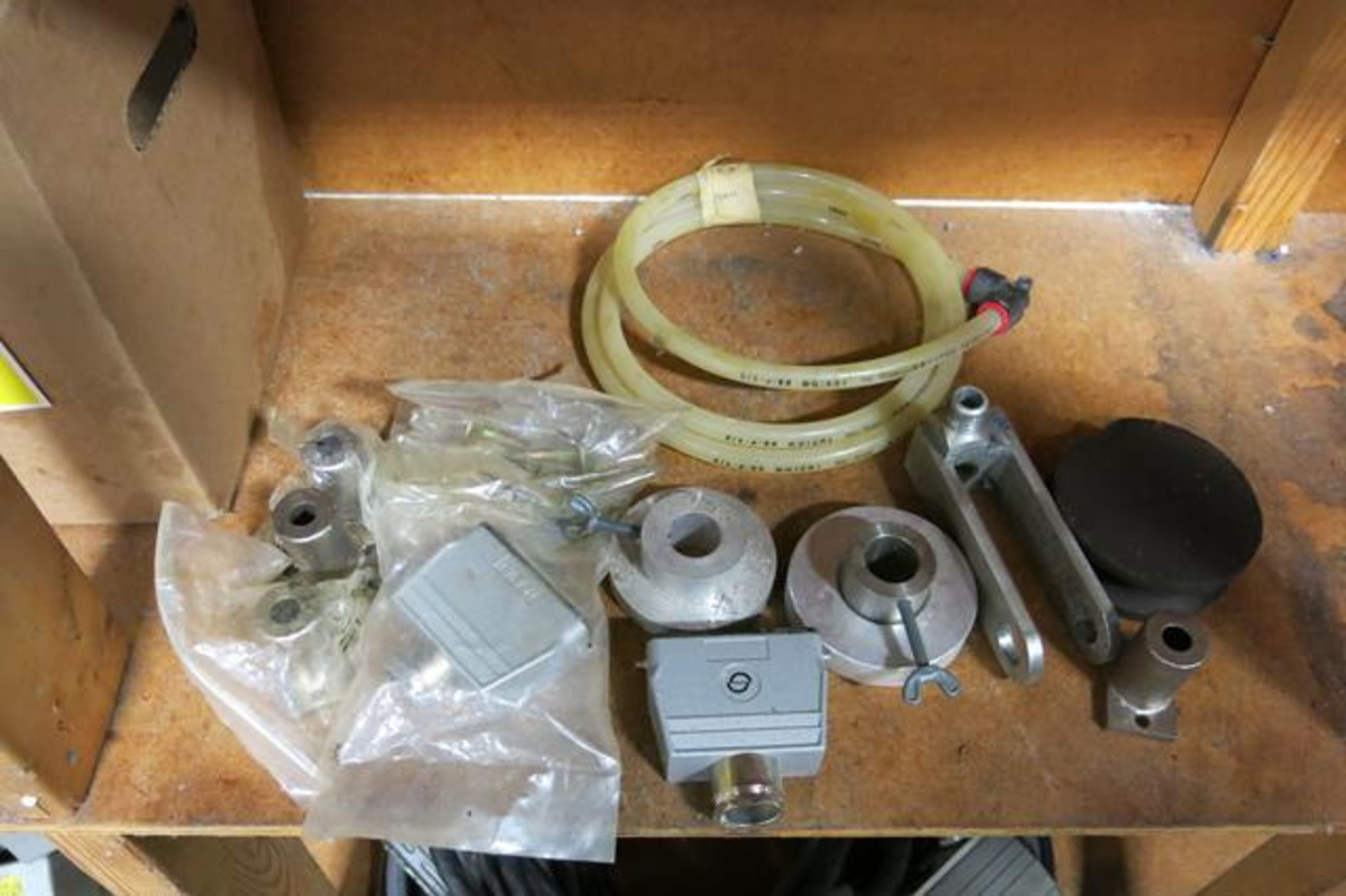 LOT OF HOT RUNNER CABLES, CONNECTORS & MISC PARTS - Image 2 of 4