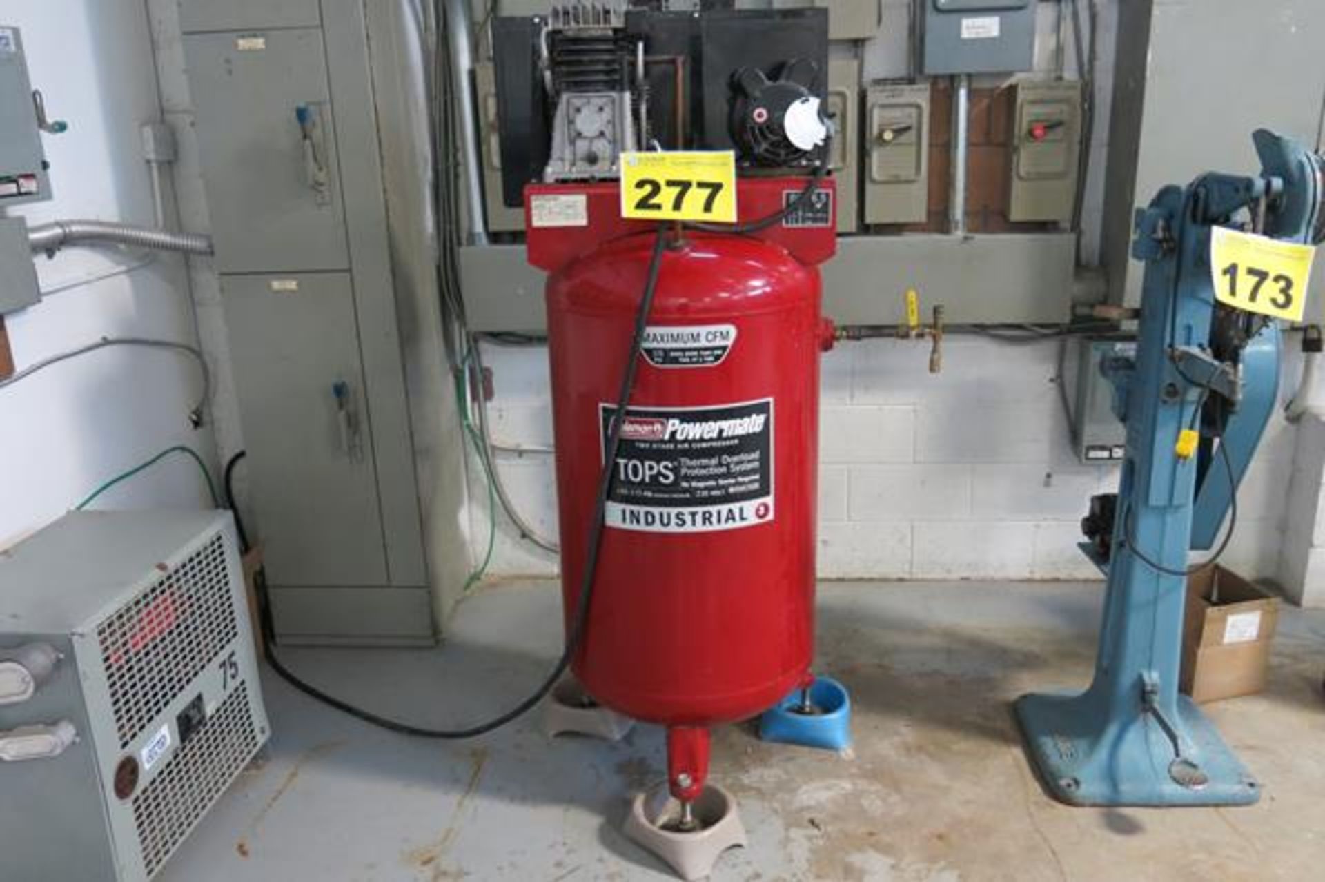 COLEMAN, CV6548049, 6.5 HP, VERTICAL, TANK MOUNTED, PISTON TYPE, AIR COMPRESSOR, S/N D12112149