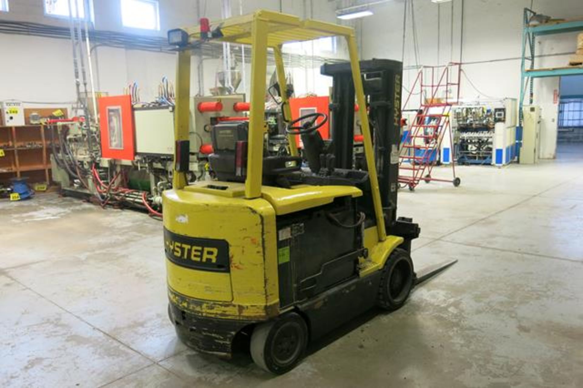 HYSTER, E60XM,-33, 5,800, 3 STAGE, BATTERY POWERED FORKLIFT, SIDESHIFT, 181", MAXIMUM LIFT, S/N - Image 5 of 12