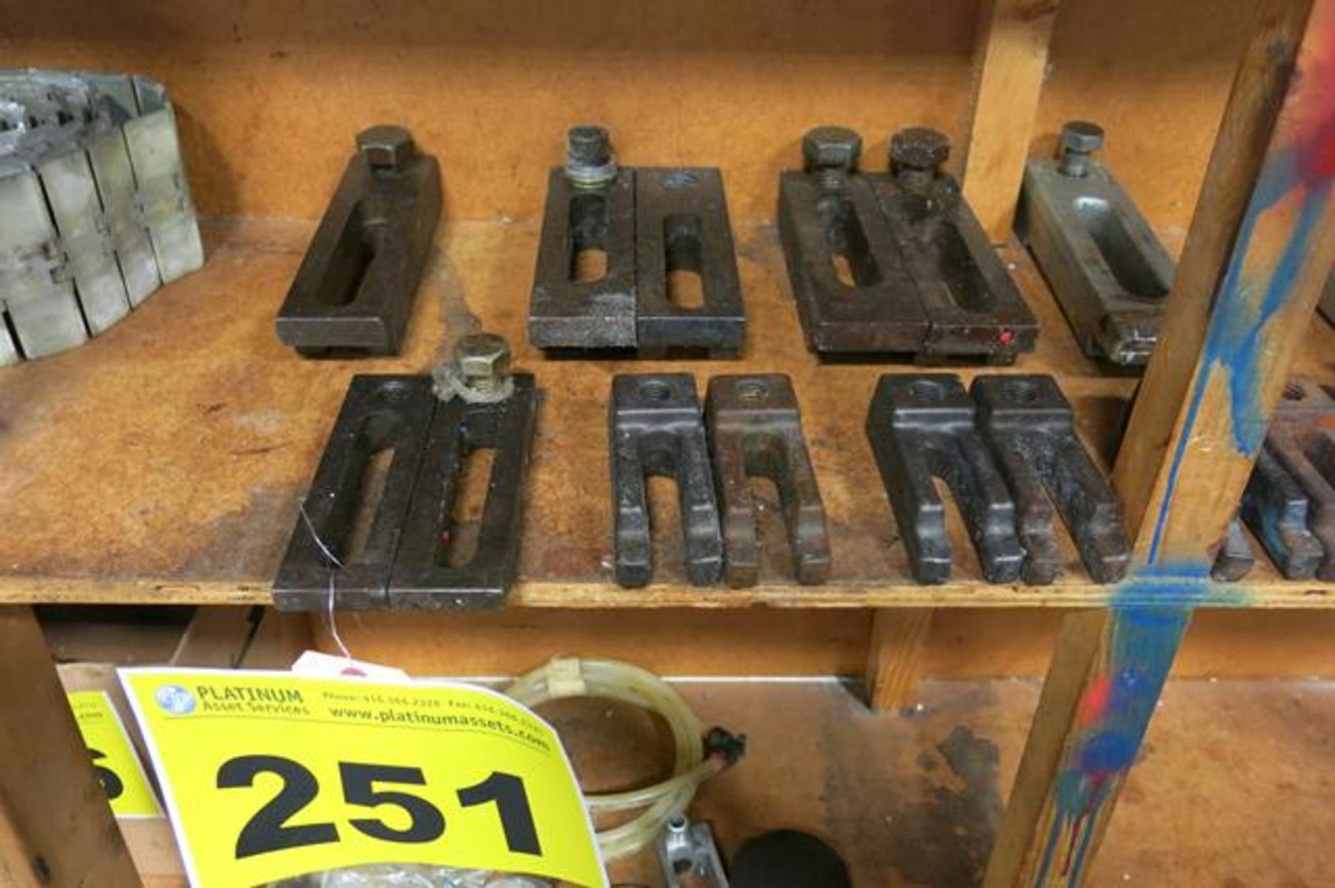 LOT OF MOLD CLAMPS - Image 2 of 4