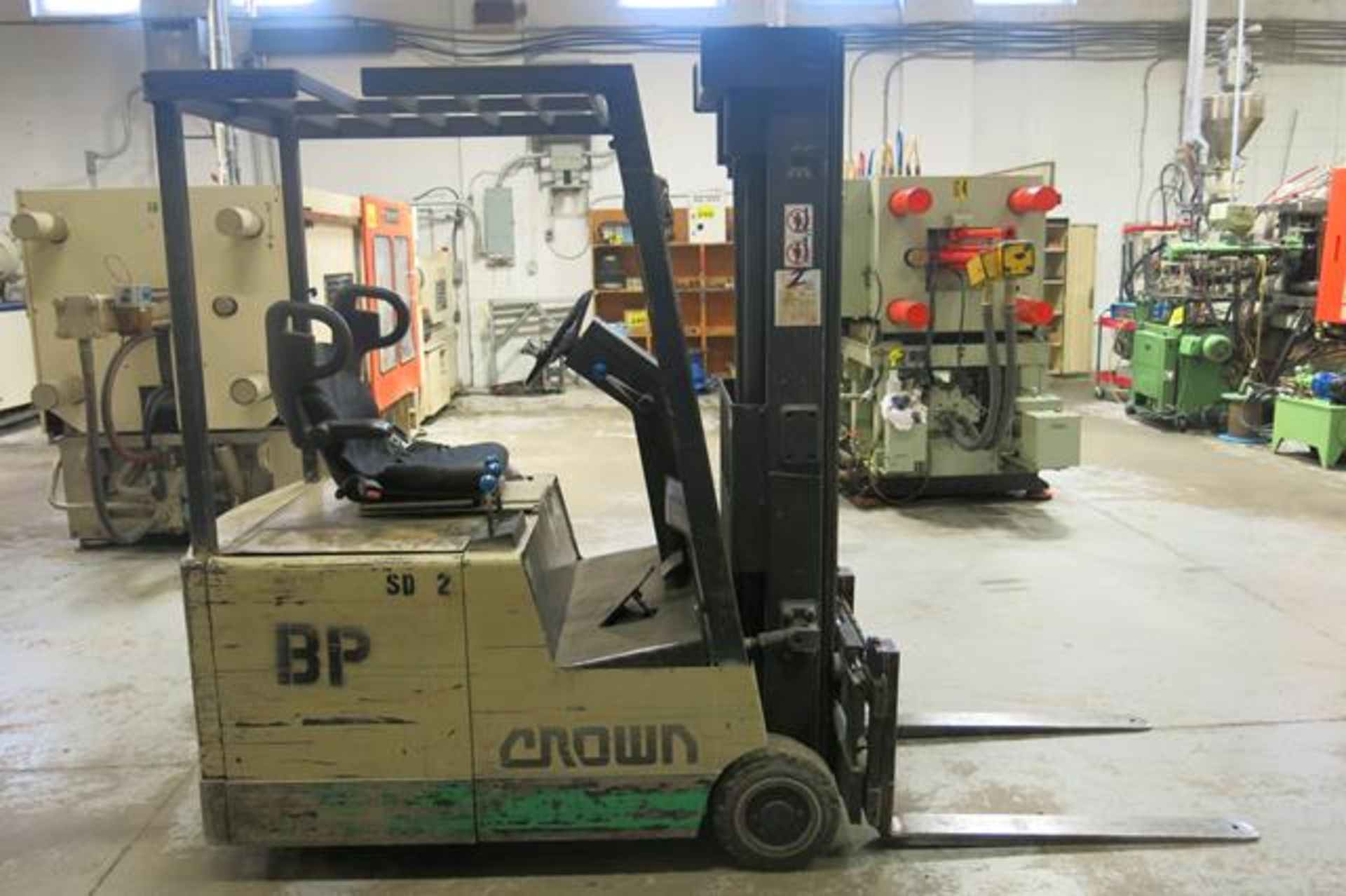 CROWN, BATTERY POWERED, FORKLIFT WITH CHARGER - LATE DELIVERY MARCH 24 - Image 6 of 12