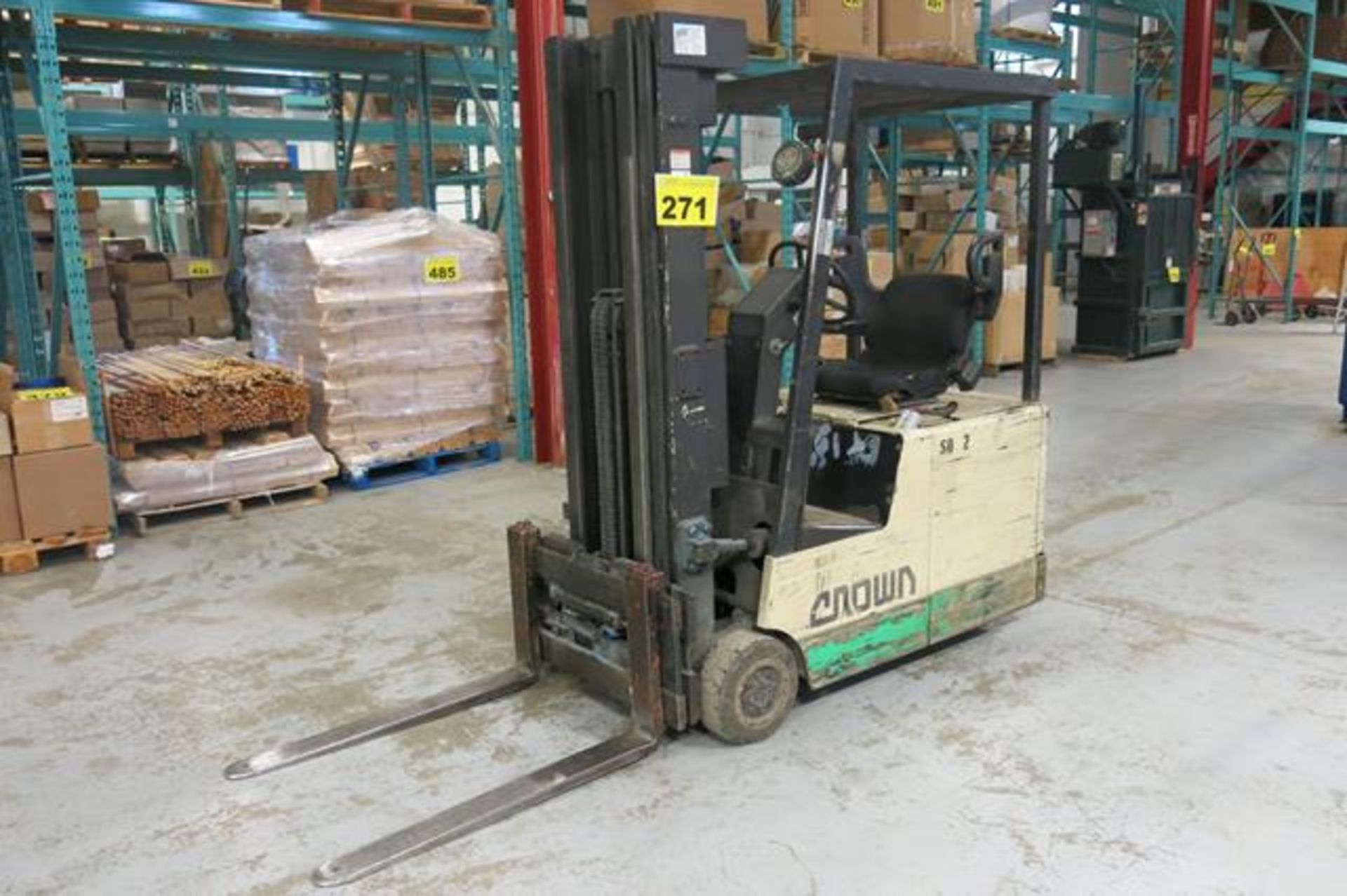 CROWN, BATTERY POWERED, FORKLIFT WITH CHARGER - LATE DELIVERY MARCH 24