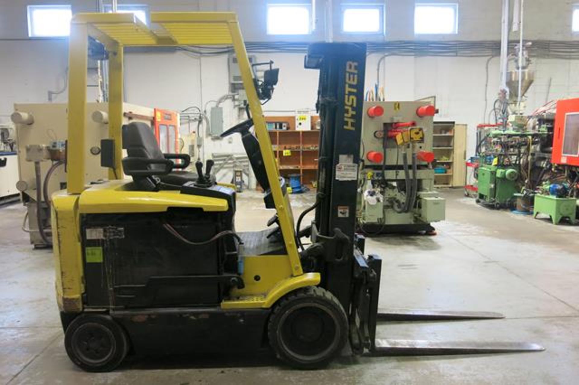 HYSTER, E60XM,-33, 5,800, 3 STAGE, BATTERY POWERED FORKLIFT, SIDESHIFT, 181", MAXIMUM LIFT, S/N - Image 6 of 12