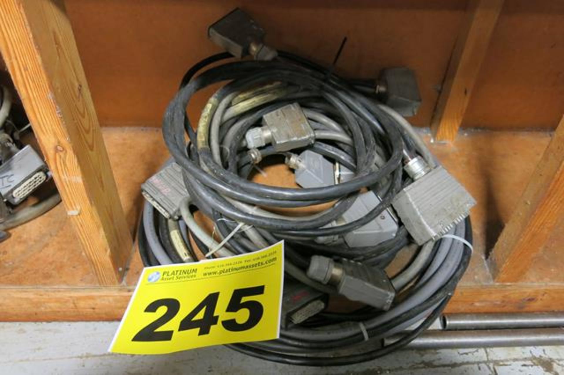 LOT OF HOT RUNNER CABLES