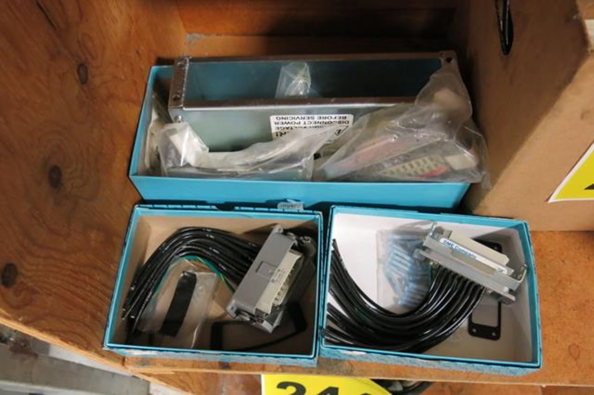 LOT OF HOT RUNNER CABLES, CONNECTORS & MISC PARTS - Image 3 of 4