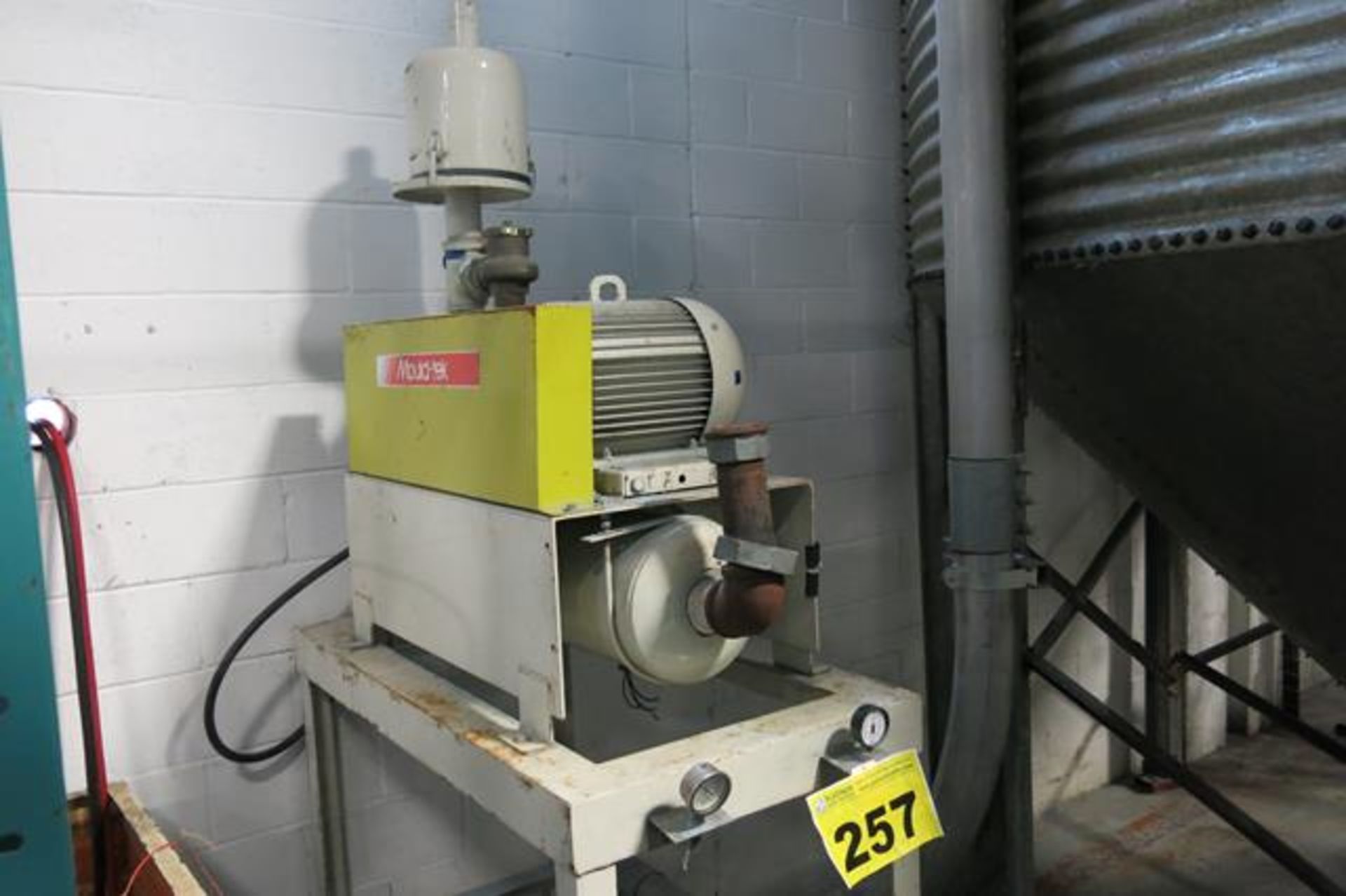 MOULD-TEK VACUUM PUMP - Image 3 of 5