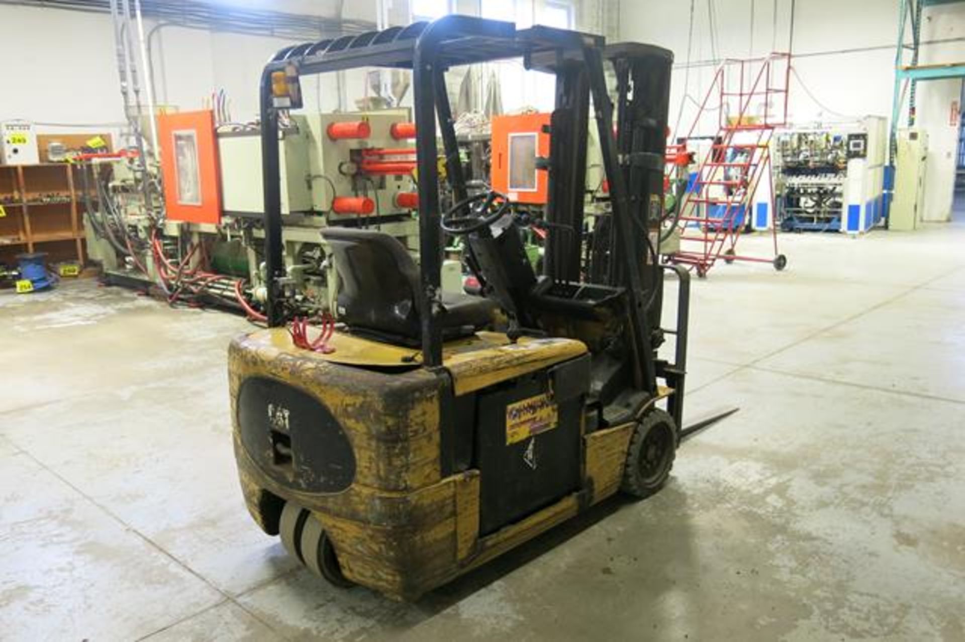CATERPILLAR, EP20KT, 3,700 LBS., 3 STAGE, 3-WHEEL, BATTERY POWERED, FORKLIFT, SIDESHIFT, 188" - Image 5 of 13