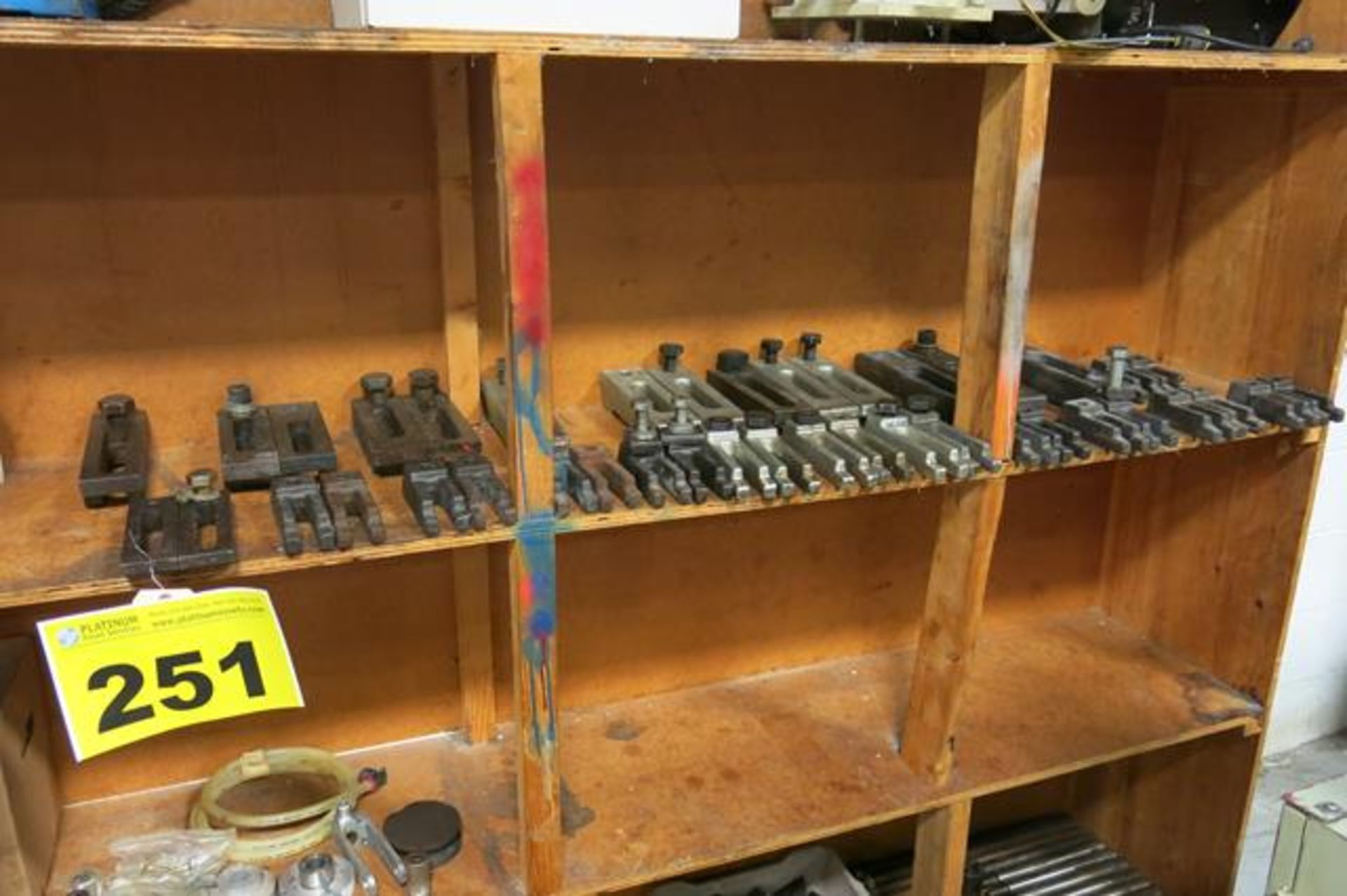 LOT OF MOLD CLAMPS