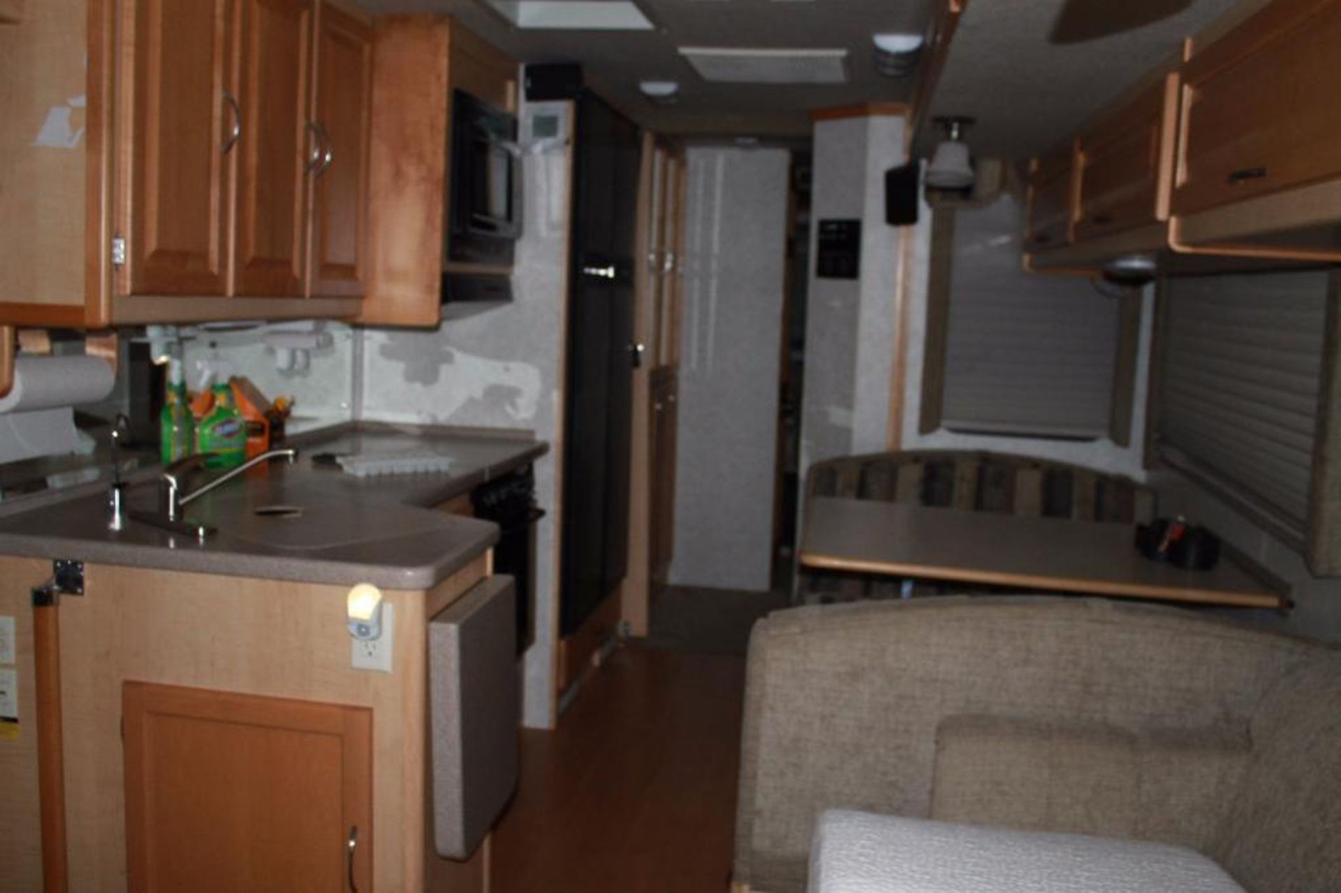 2002 Fleetwood 38 Ft (est.) Motor Home, (2) Slide-Outs, 5500 Onan Marquis Generator, KVH In- Motion - Image 5 of 8