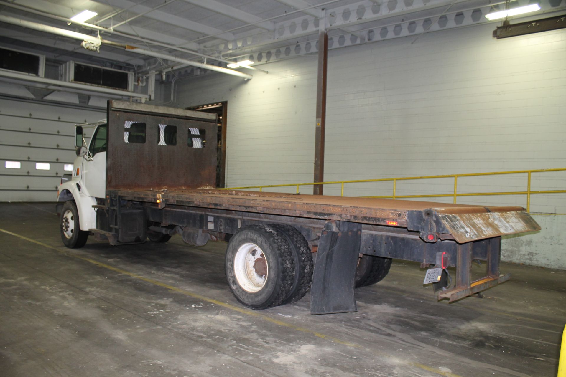 1998 20 Ft. Ford Flatbed Tuck, 3126 Cat Diesel, 6 Speed Transmission, VIN 1FDXN80F1WVA34927 - Image 2 of 3