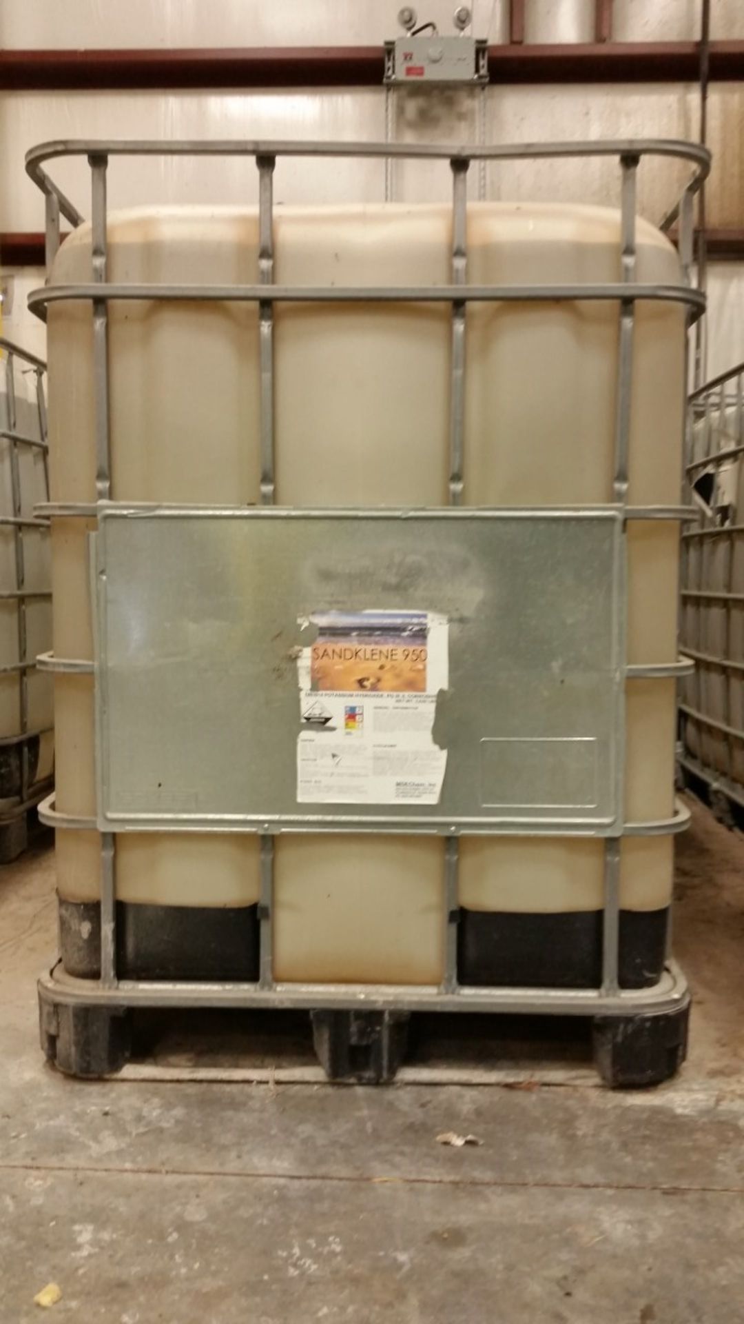 330 Gallon Tote Sandklene 950 Surface Washing Agent (Safety Data Sheets Posted as Pictures).