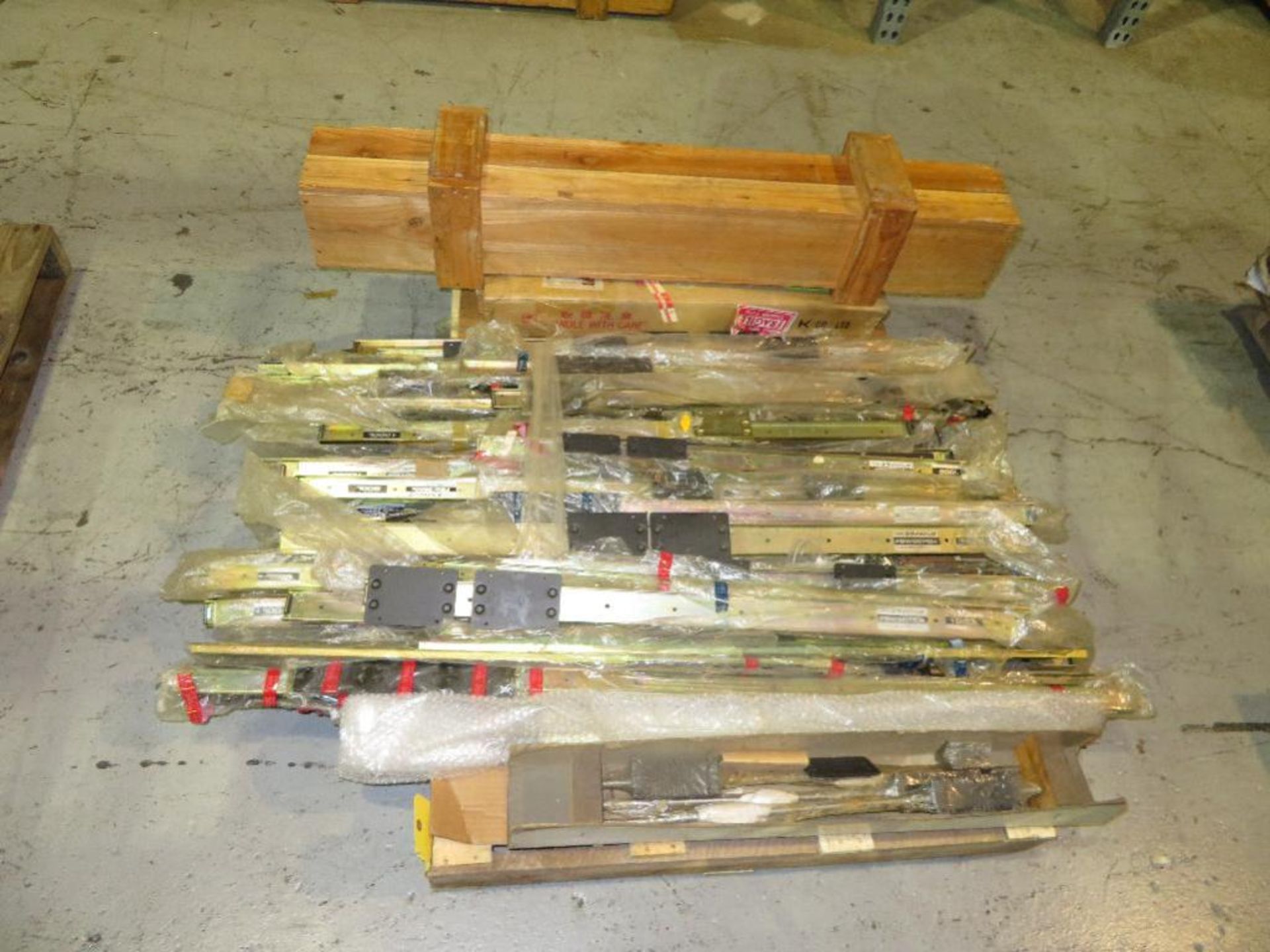LOT: Assorted New Ways & Packs for Operating Machine Doors for Hitachi Seiki (approx. 30 units, many