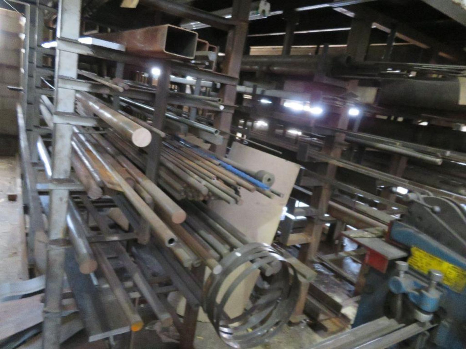 LOT: Contents of Rack ? Large Quantity Steel including Angle-Round-Flat Bar & Pipe & Threaded Rod - Bild 2 aus 4