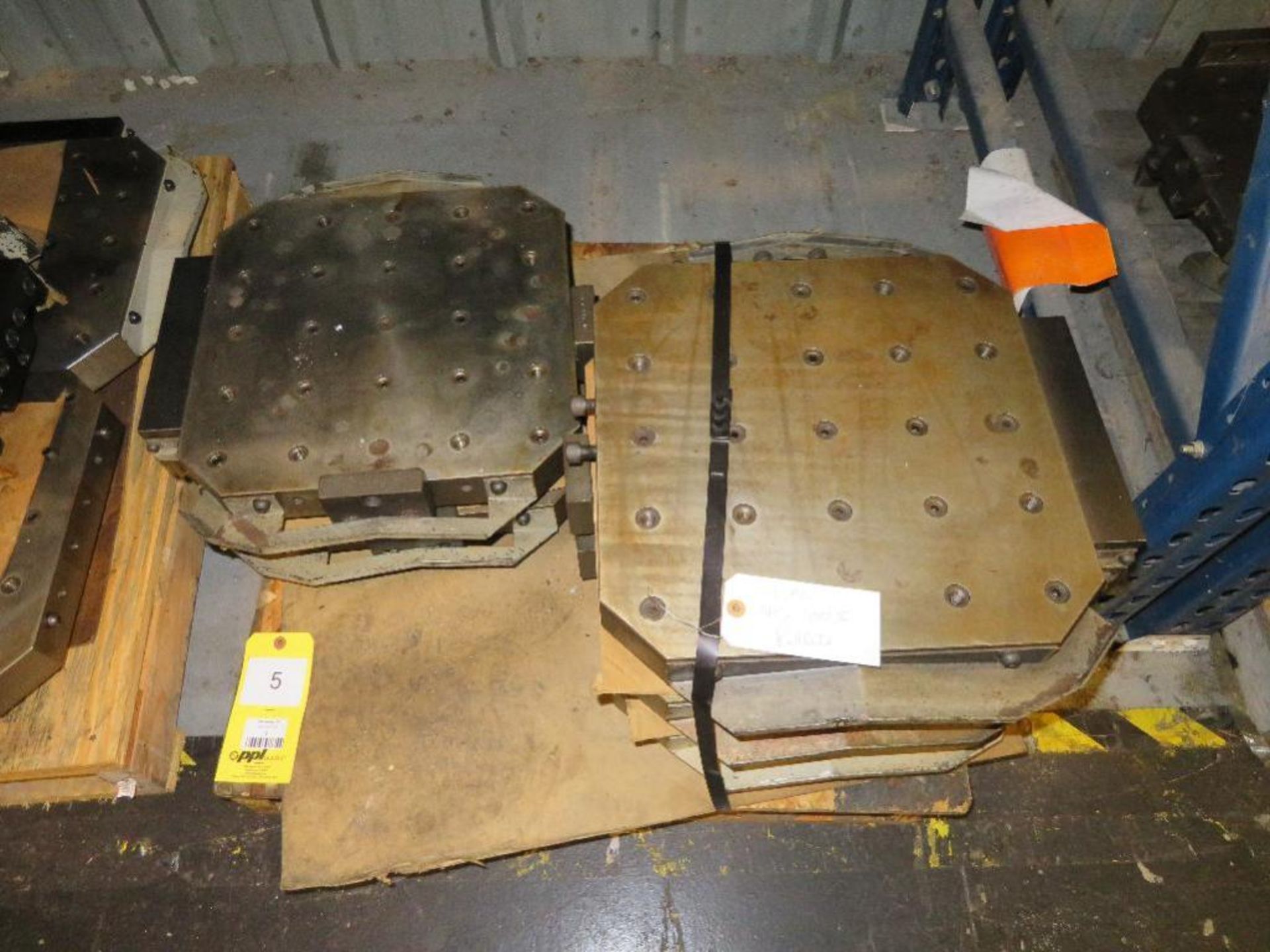 LOT: (5) HG 400 III Pallets