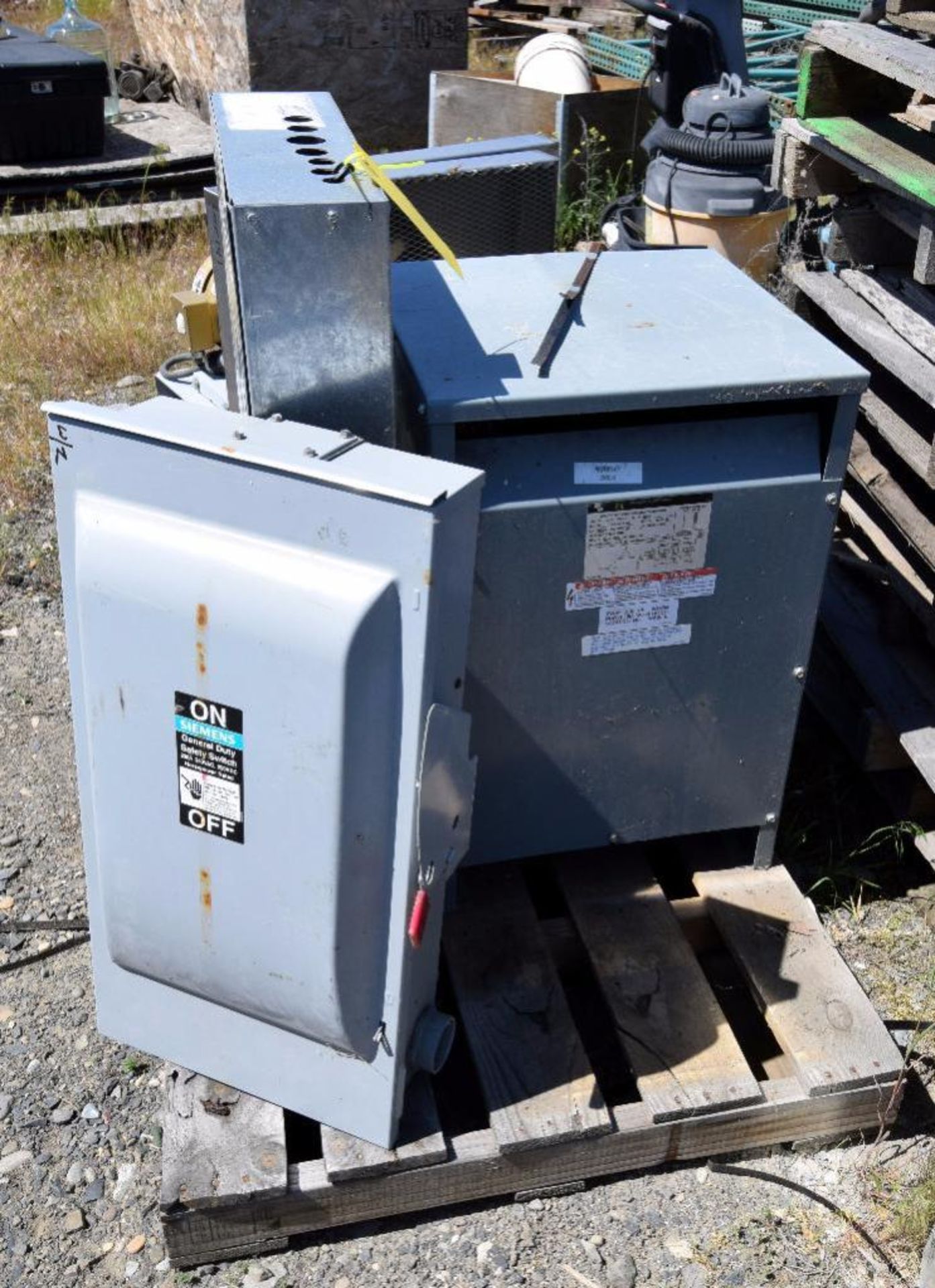 LOT: (1) Square D 45 KVA transformer, Catalog# 45T3H, style 33749-17212-082, date code 9902, type SO - Image 4 of 8