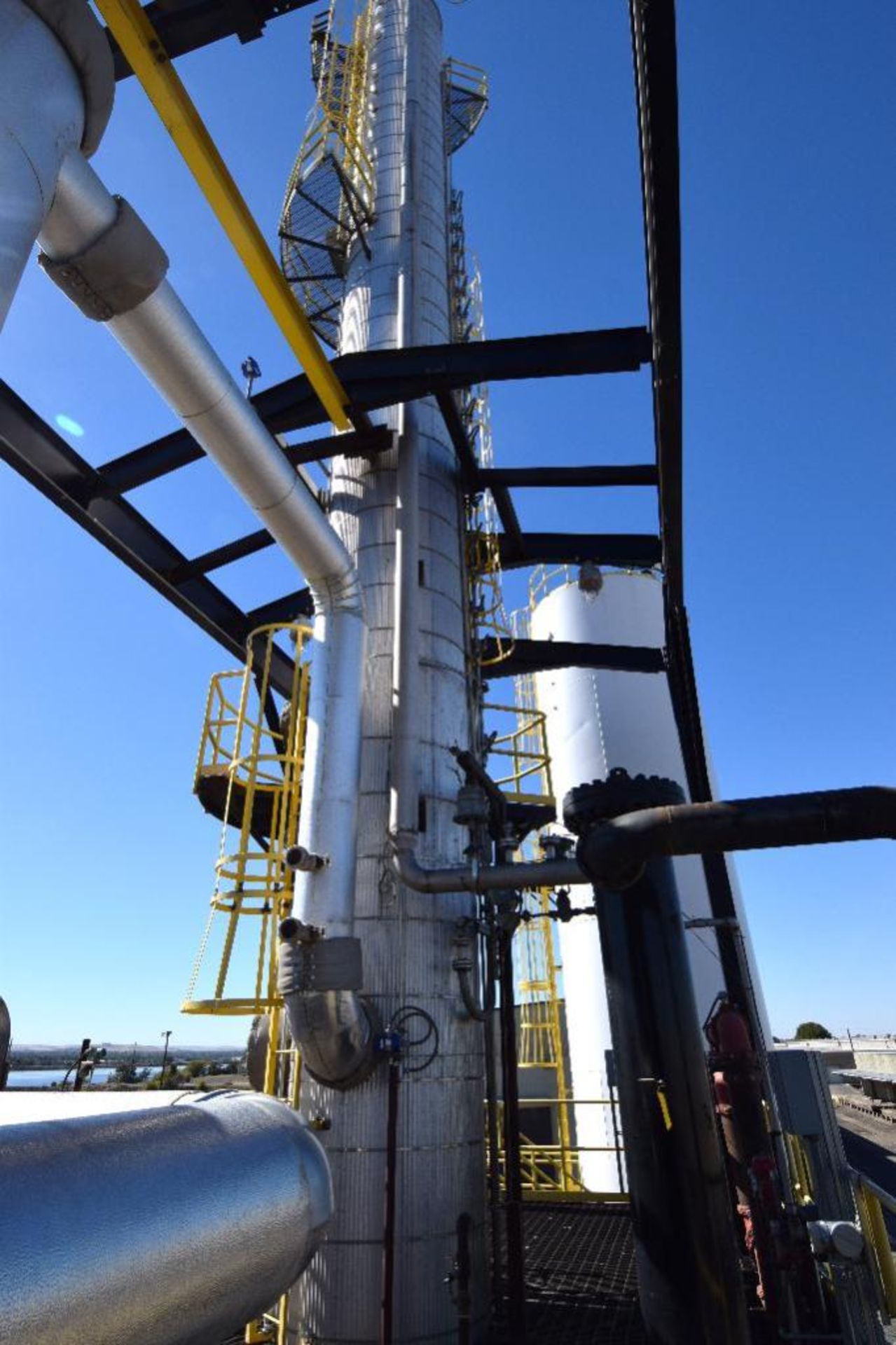 Catalytic Depolymerization Distillation Tray Column 304 stainless steel. Bottom section 96" diameter - Image 4 of 12