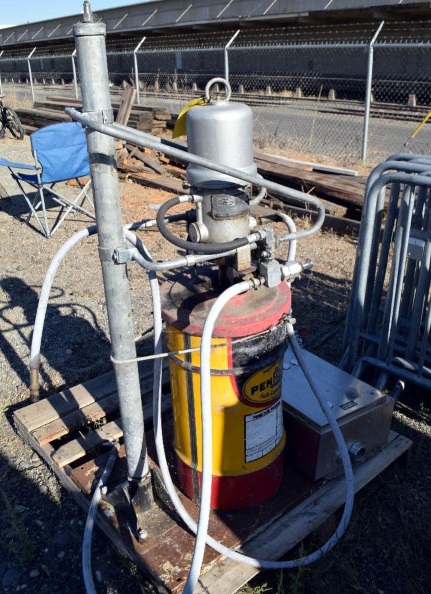 Graco Powerflo President type air powered pump on stand. Pump head model 205395, ratio 46-1, serial# - Image 2 of 4