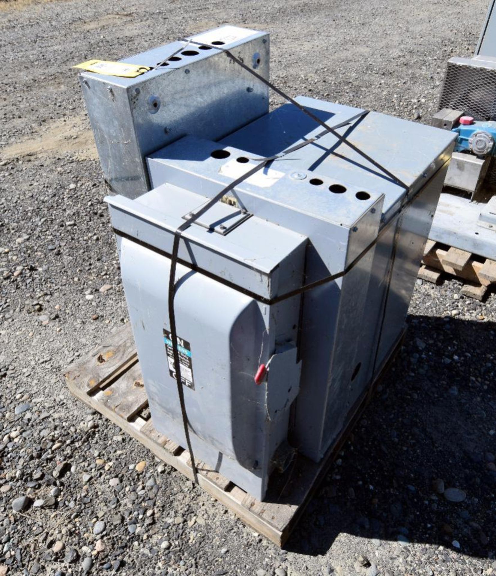 LOT: (1) Square D 45 KVA transformer, Catalog# 45T3H, style 33749-17212-082, date code 9902, type SO - Image 3 of 8