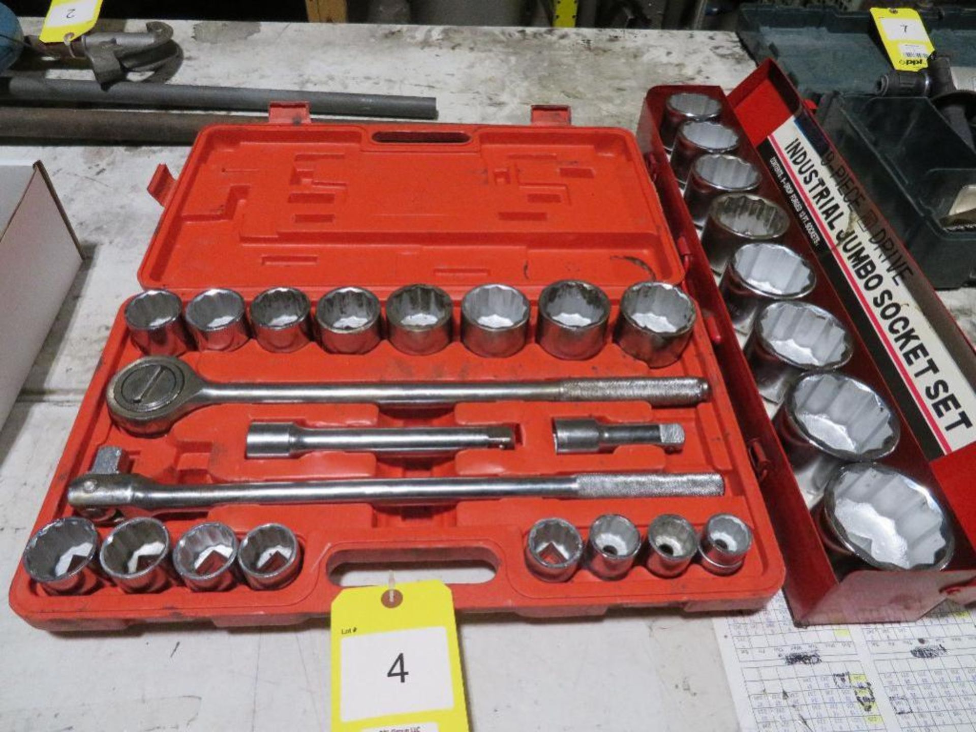 LOT: 3/4 in. Drive Ratchet, Breaker Bar & Sockets