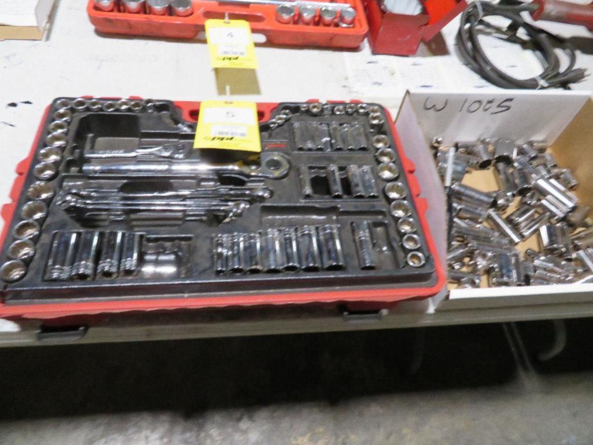 LOT: 3/8 in. & 1/2 in. Drive Ratchets & Sockets