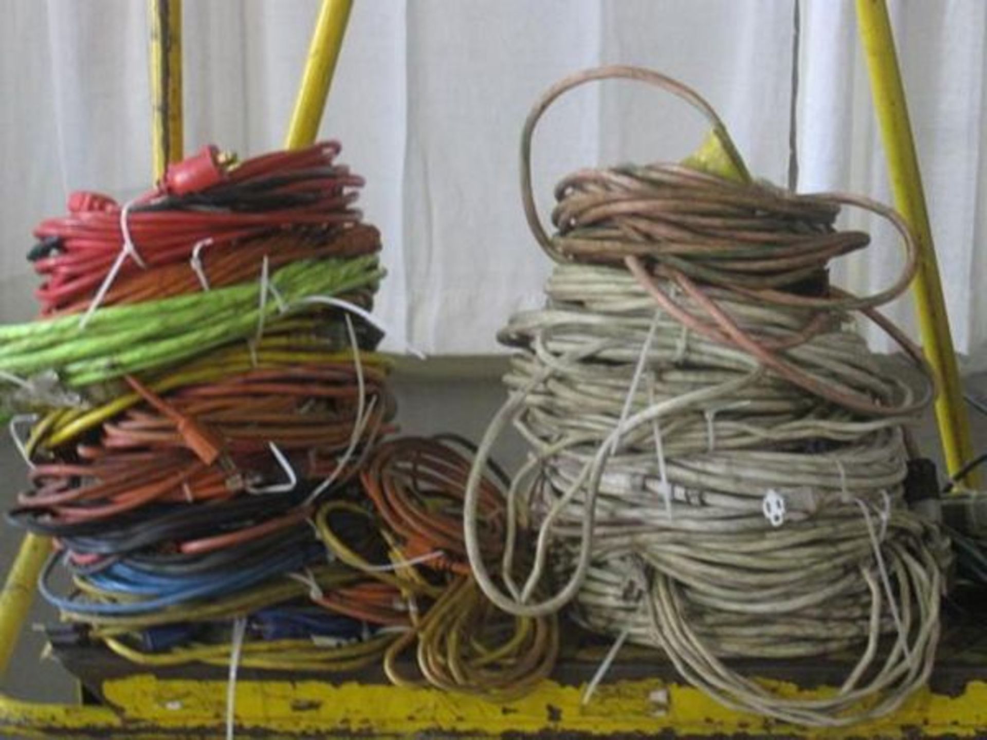 LOT: Assorted Extension Cords