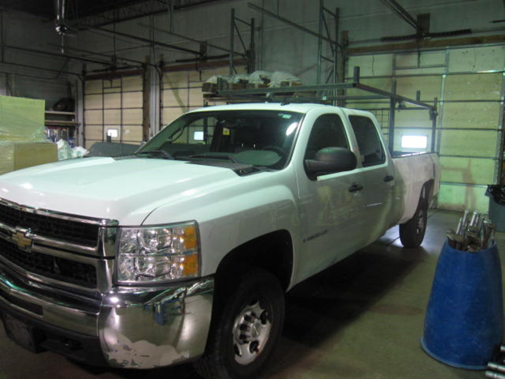 2007 Chevrolet Crew Cab Pick-up Truck, with Rack & Lift Gate, 2500 HD, VIN 1GCHC23K27F524910, 127,32 - Image 2 of 10