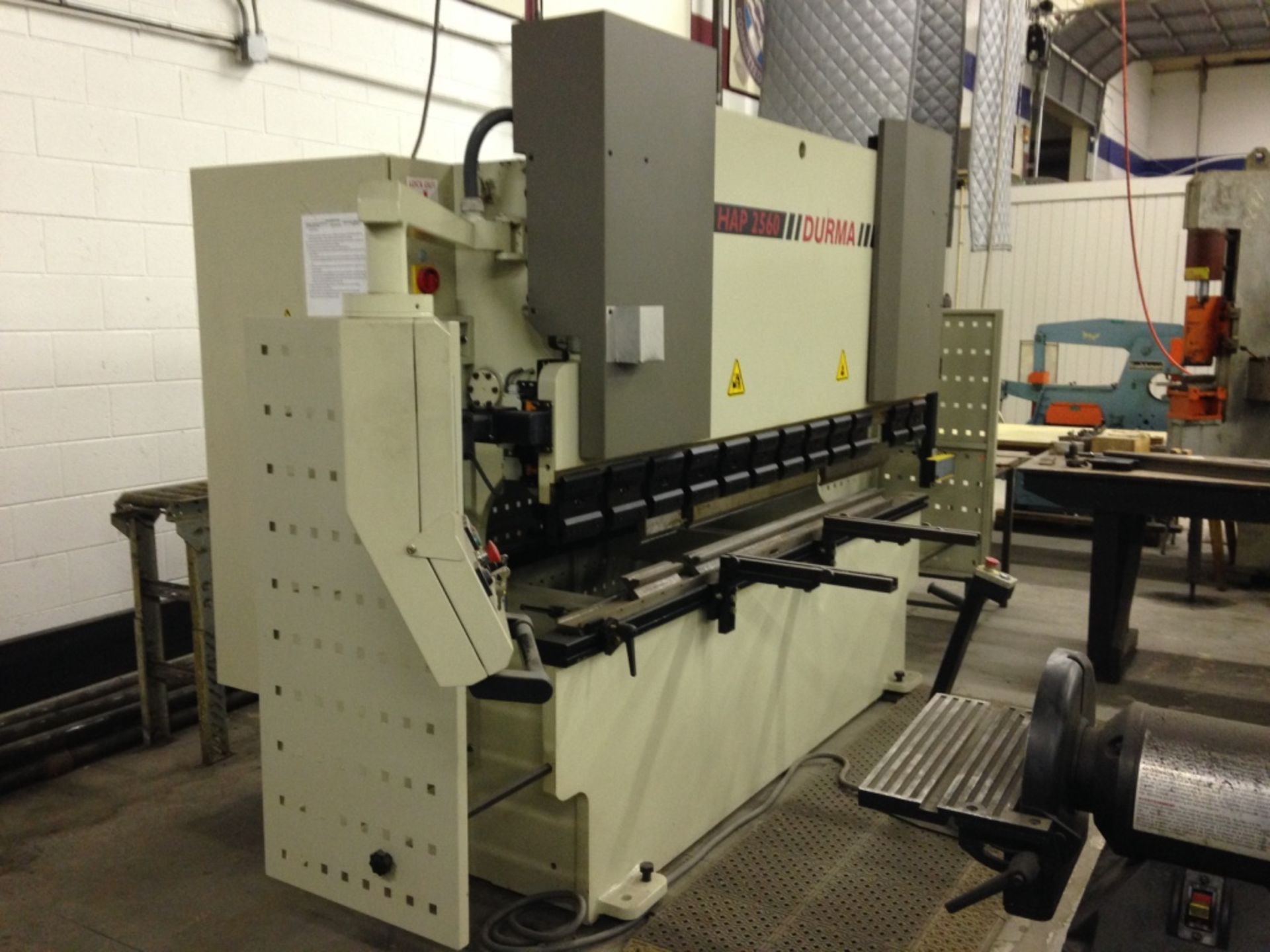 60 Ton x 8' Durma Hydraulic Press Brake, Model HAP2560, s/n: 7023045425, Year: 2004, 2 Axis Back - Image 2 of 10