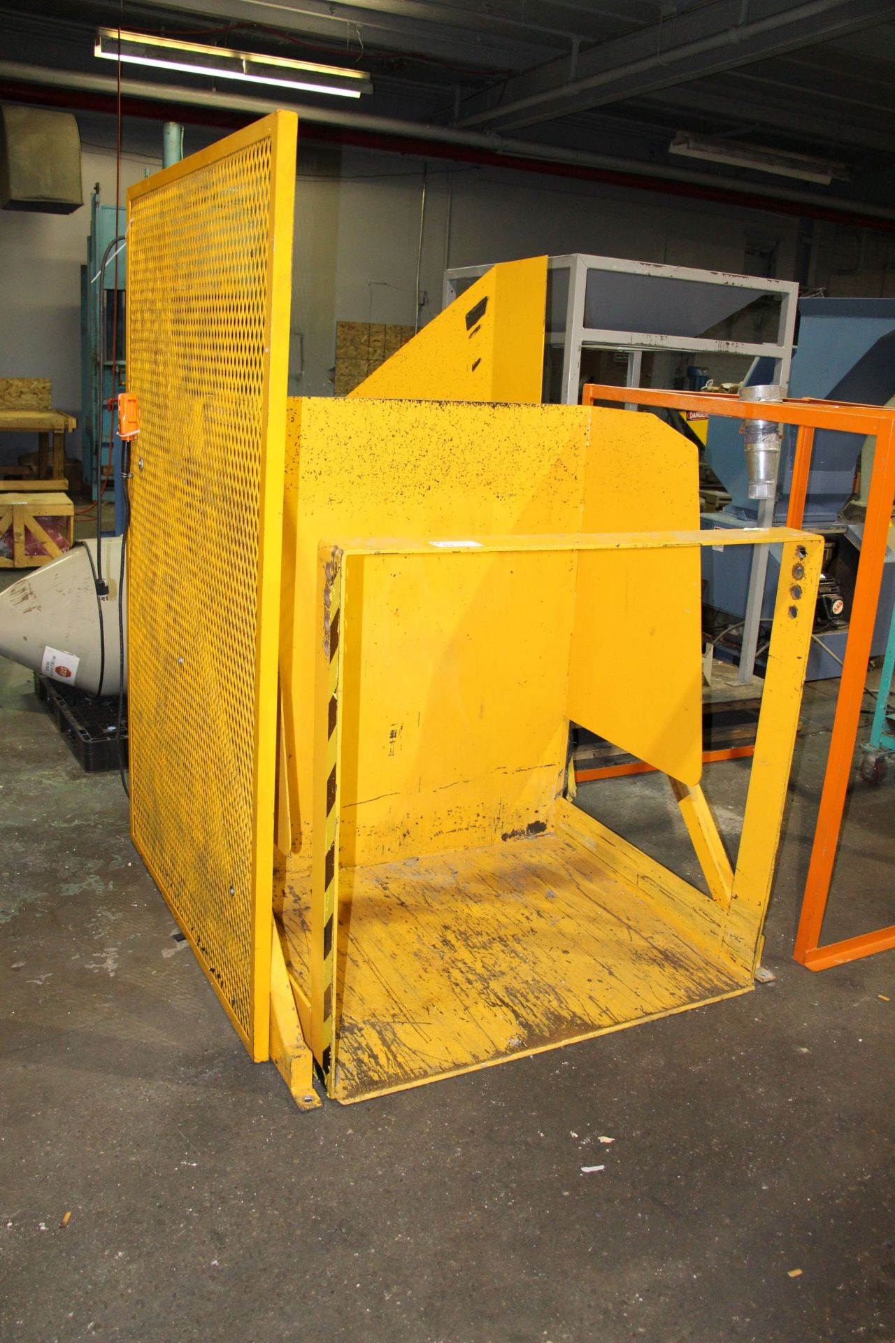 Econo Lift box dumper, hydraulic, 1000 lbs. capacity