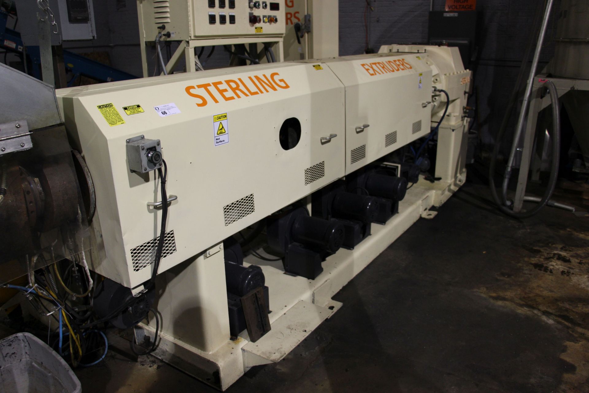 Sterling 4.5" Extruder, rebuilt in 2014, 32:1 vented barrel, non vented barrier Modock screw, 17:1 - Image 2 of 3