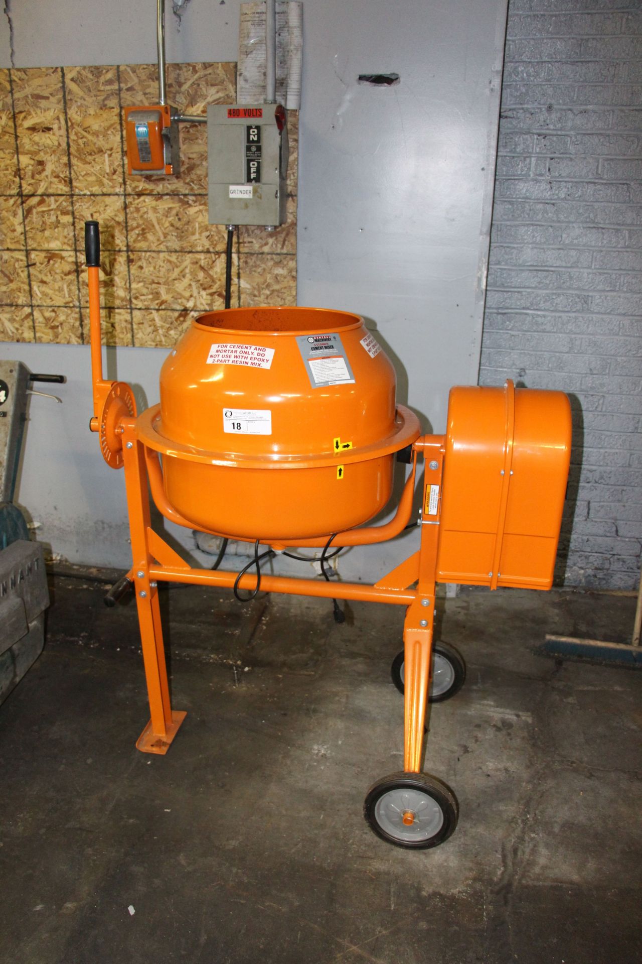 Central Machinery 3 1/2 foot cement mixer, 1820 RPM / 15" drum